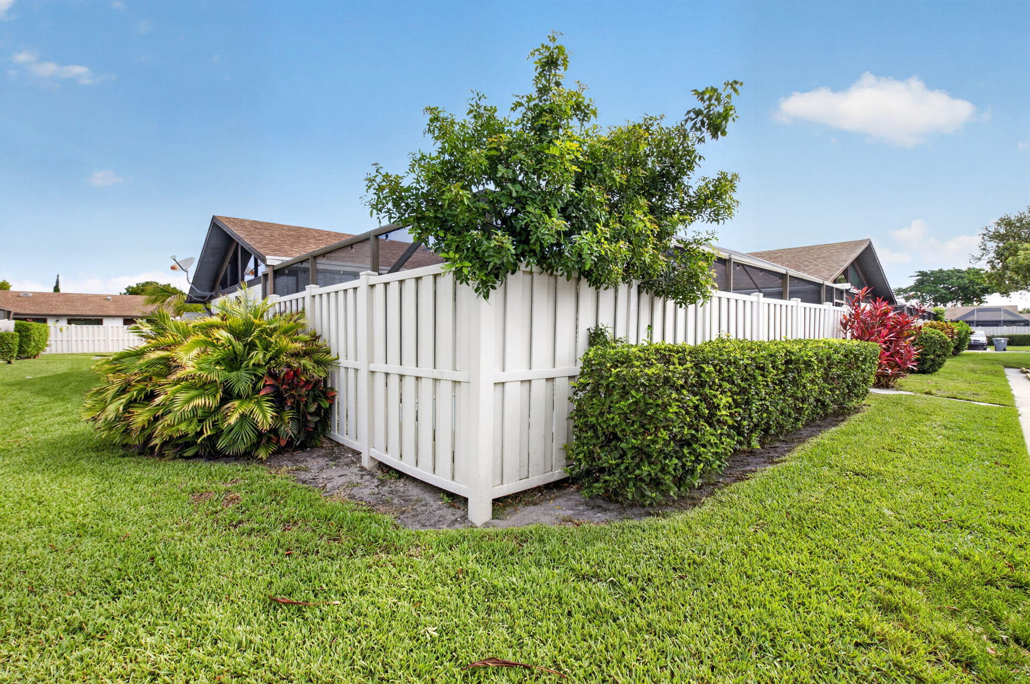 BOCA GARDENS - Residential Lease