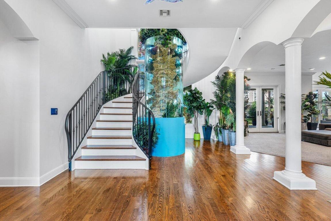 TROPIC ISLE - Residential