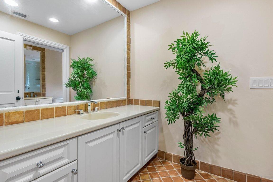 TROPIC ISLE - Residential