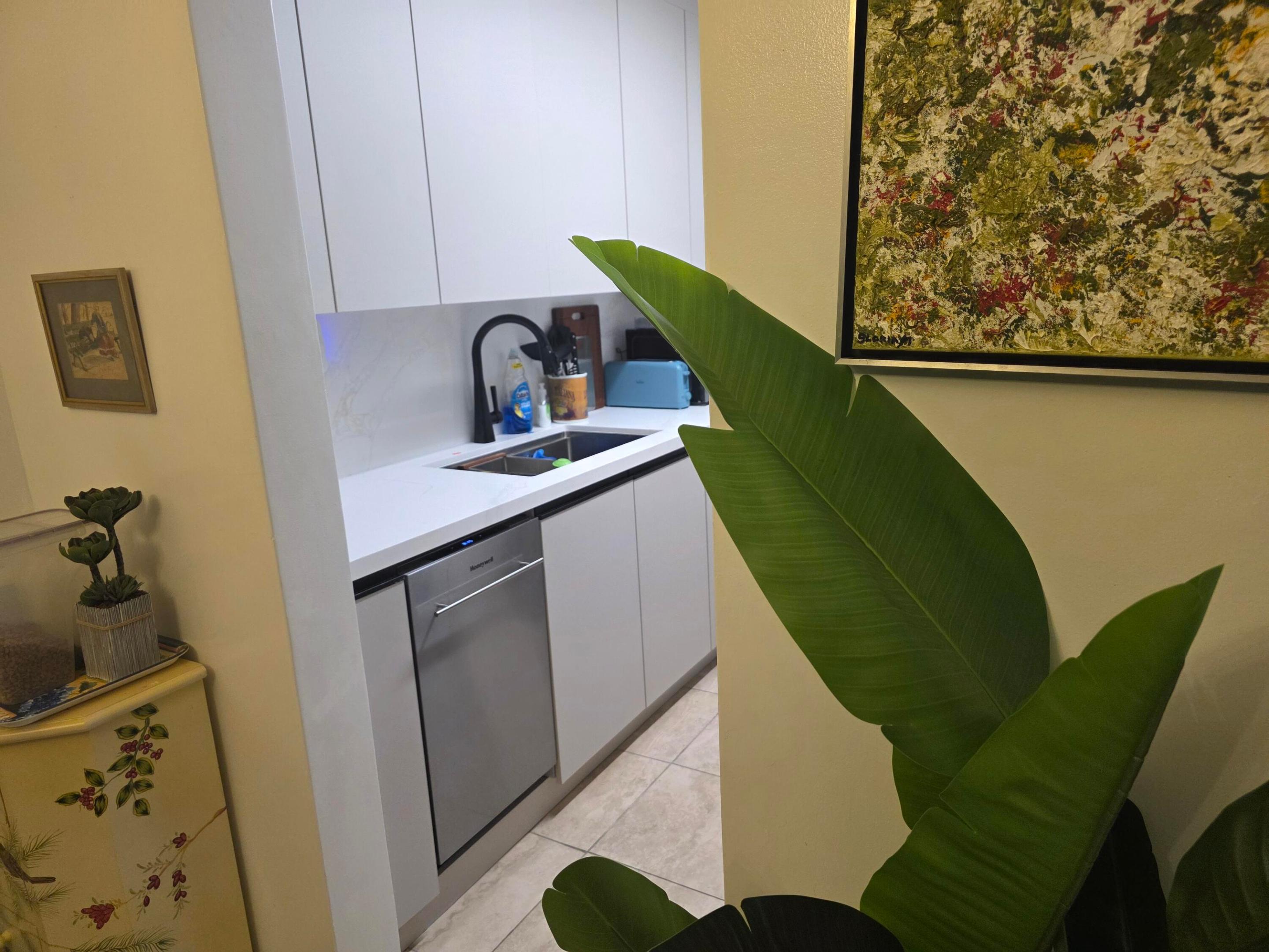 MAR-LEN GARDENS NO 1 CORP-CO-OP - Residential