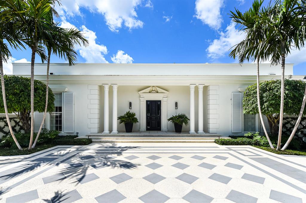 Gorgeous and regal 6BR/7.1BA Regency home in the Near North End. Fantastic Polmer Park location with a high elevation on large South Side 106' x 149' +/- lot. Beautiful marble and hardwood flooring, soaring ceilings, and stunning architectural detailing throughout. Light and bright Contemporary home features library, oversized interior loggia, grand foyer, and living room with fireplace. Gourmet kitchen with butler's pantry opens to formal dining room. Beautiful landscaping surrounds outdoor patios and pool with fountain.