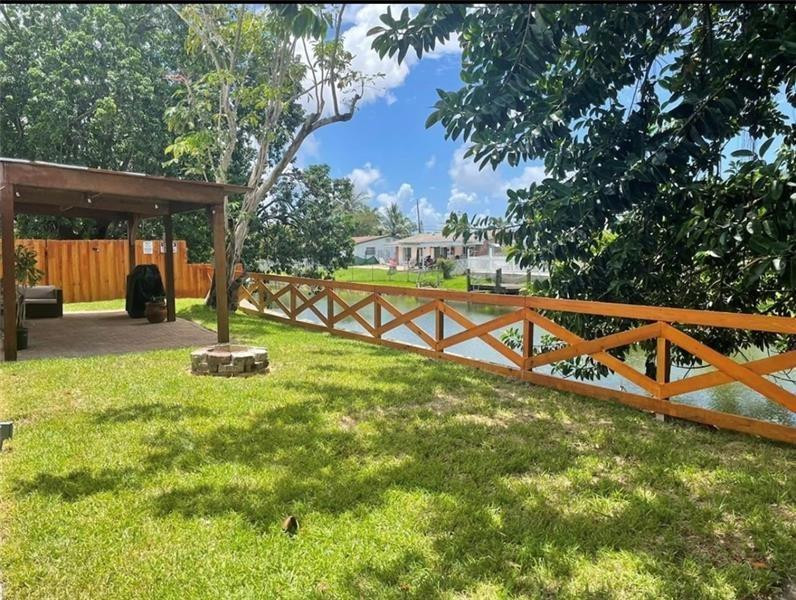STIRLING LAKE - Residential