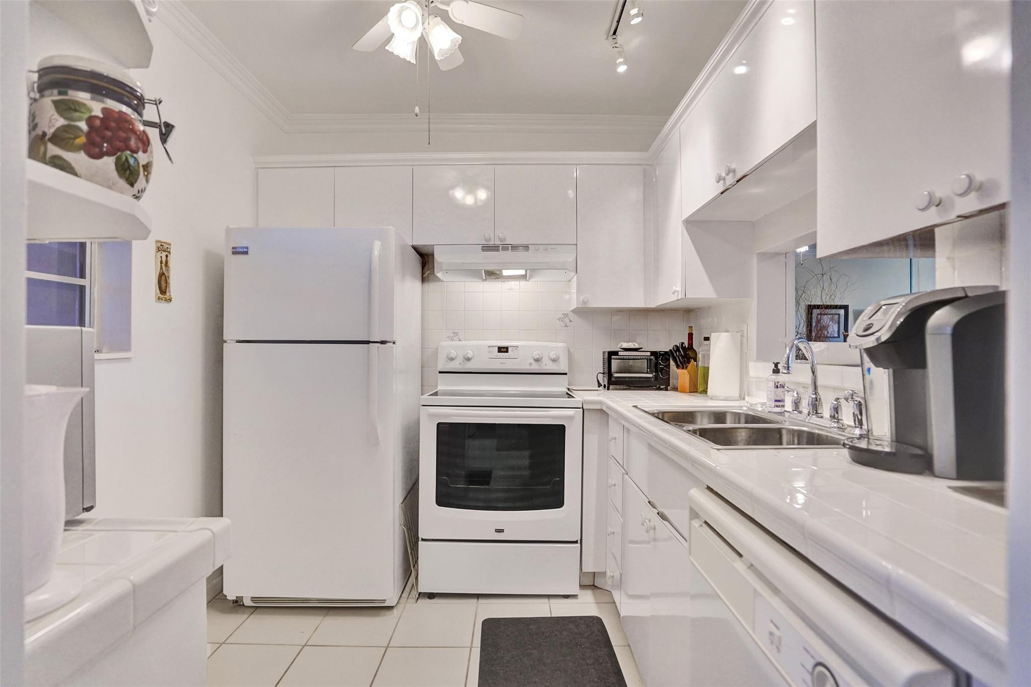 SEAGRAPE GARDENS CONDO - Residential