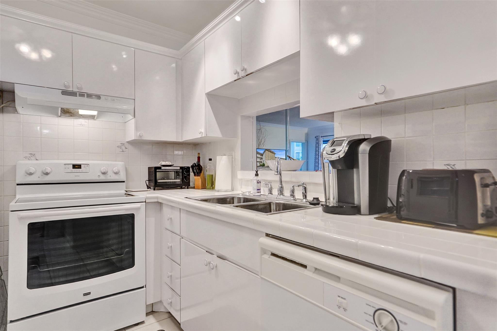 SEAGRAPE GARDENS CONDO - Residential