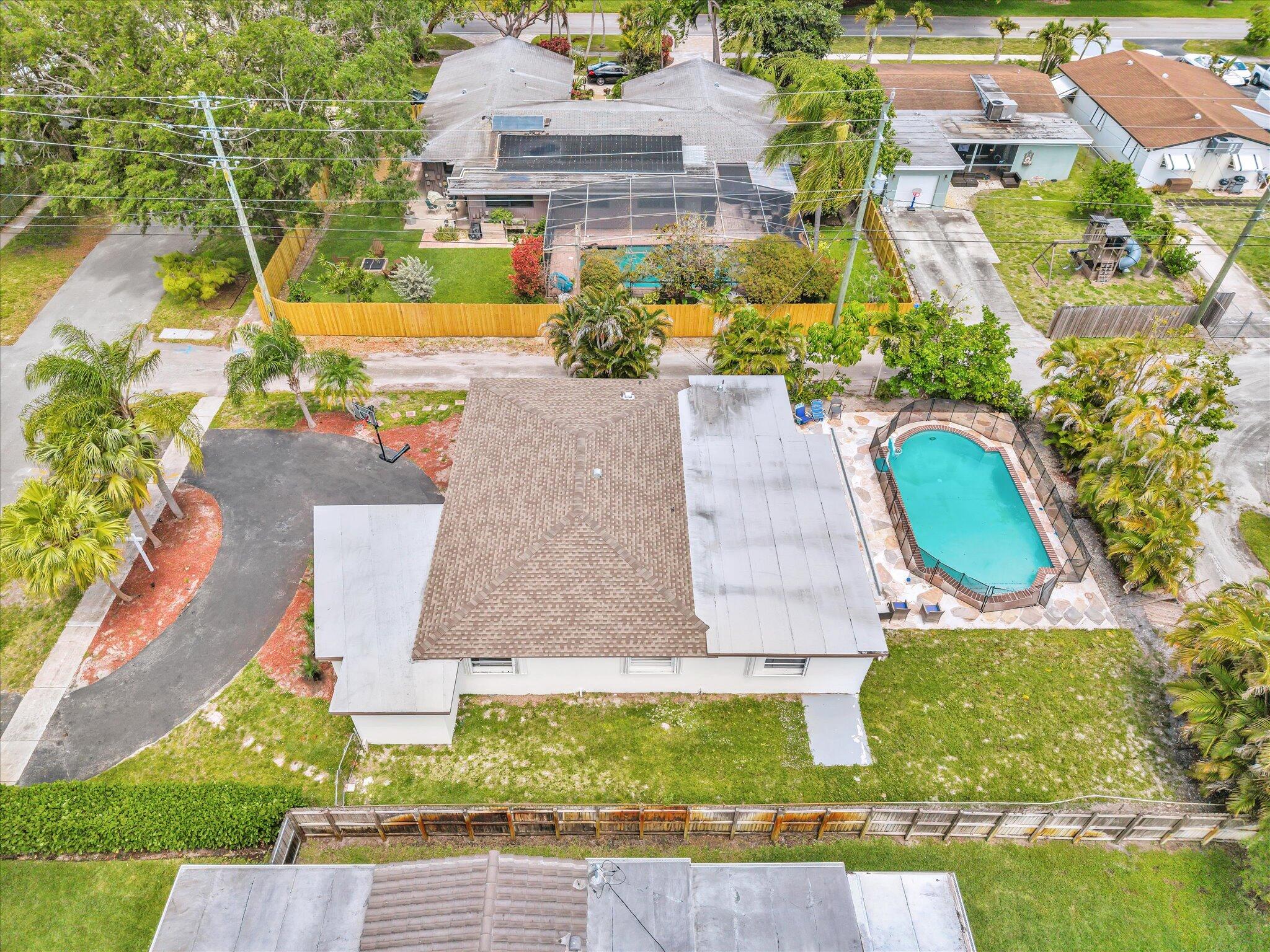 HOLLYWOOD HILLS - Residential