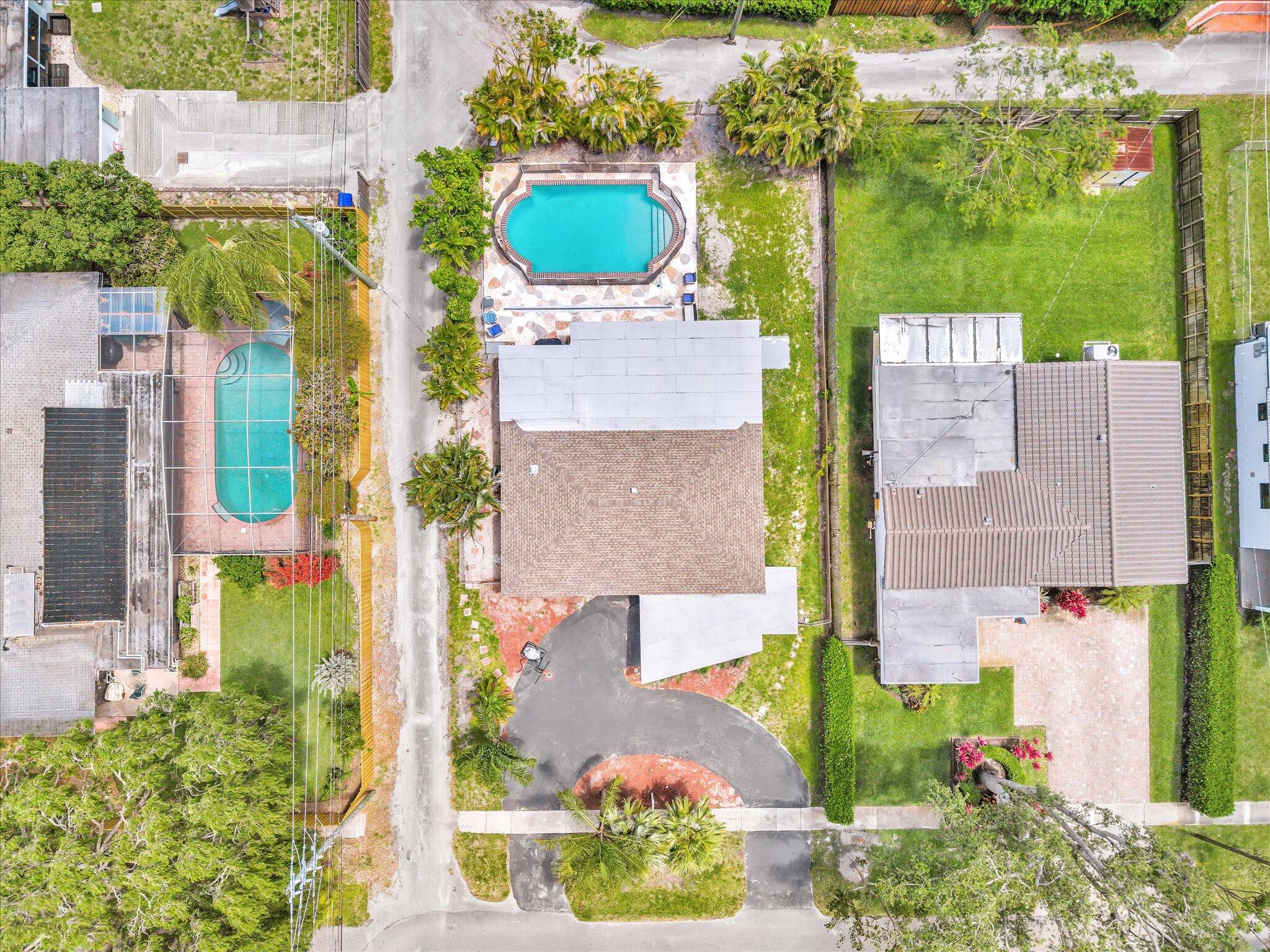 HOLLYWOOD HILLS - Residential
