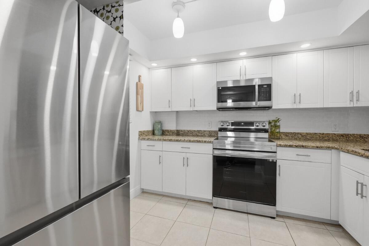 ROYAL PARK CONDO - Residential Lease