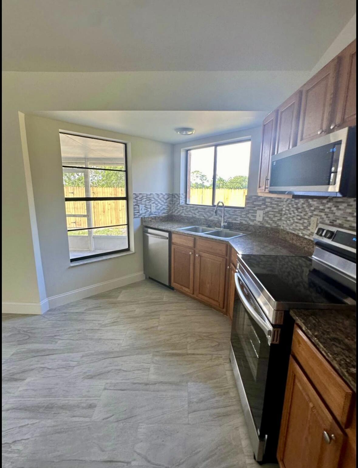 COUNTERPOINT ESTATES 14 - Residential Lease