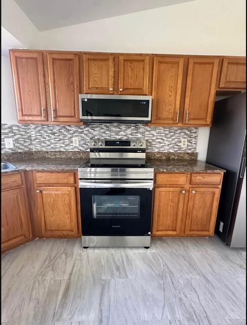 COUNTERPOINT ESTATES 14 - Residential Lease