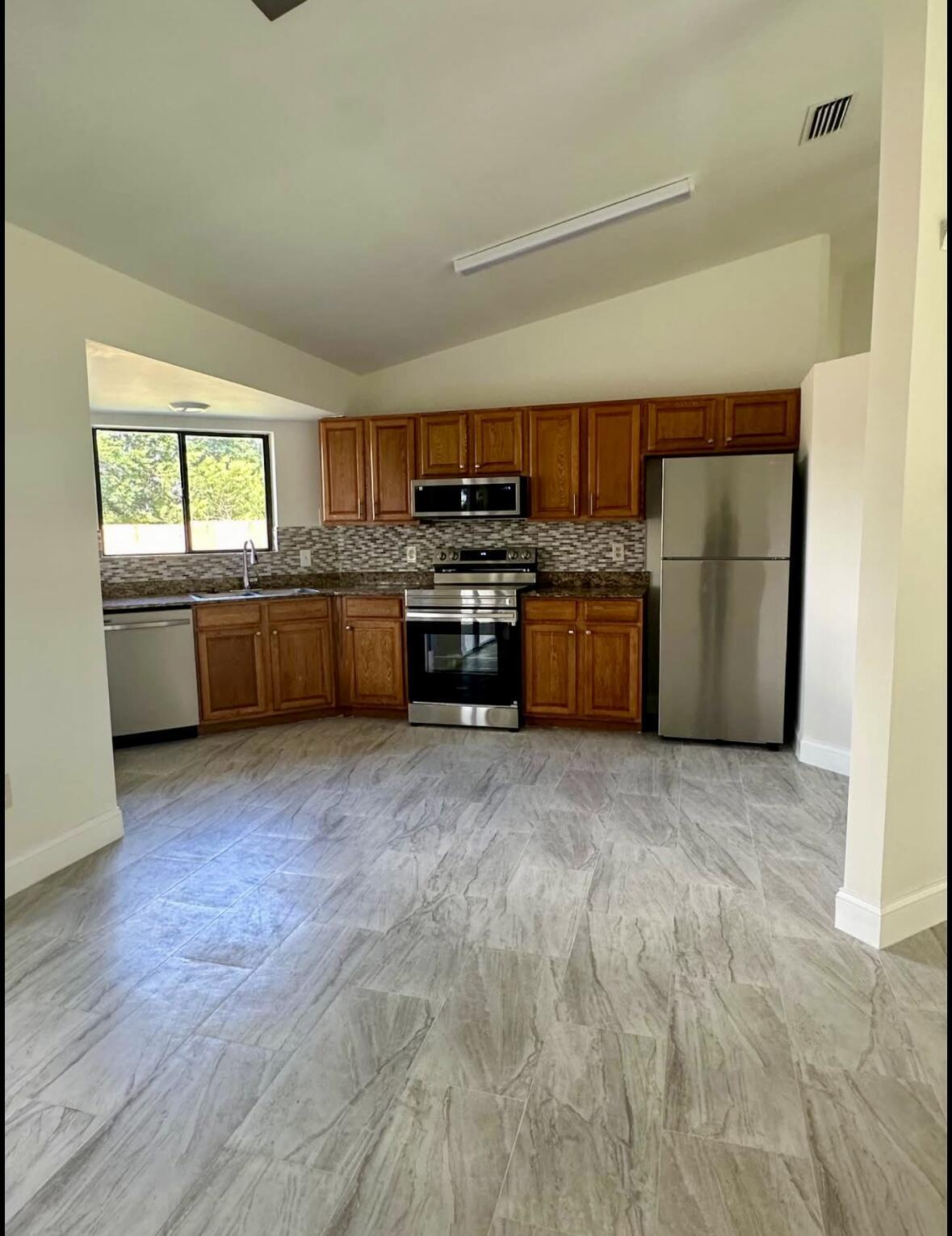 COUNTERPOINT ESTATES 14 - Residential Lease