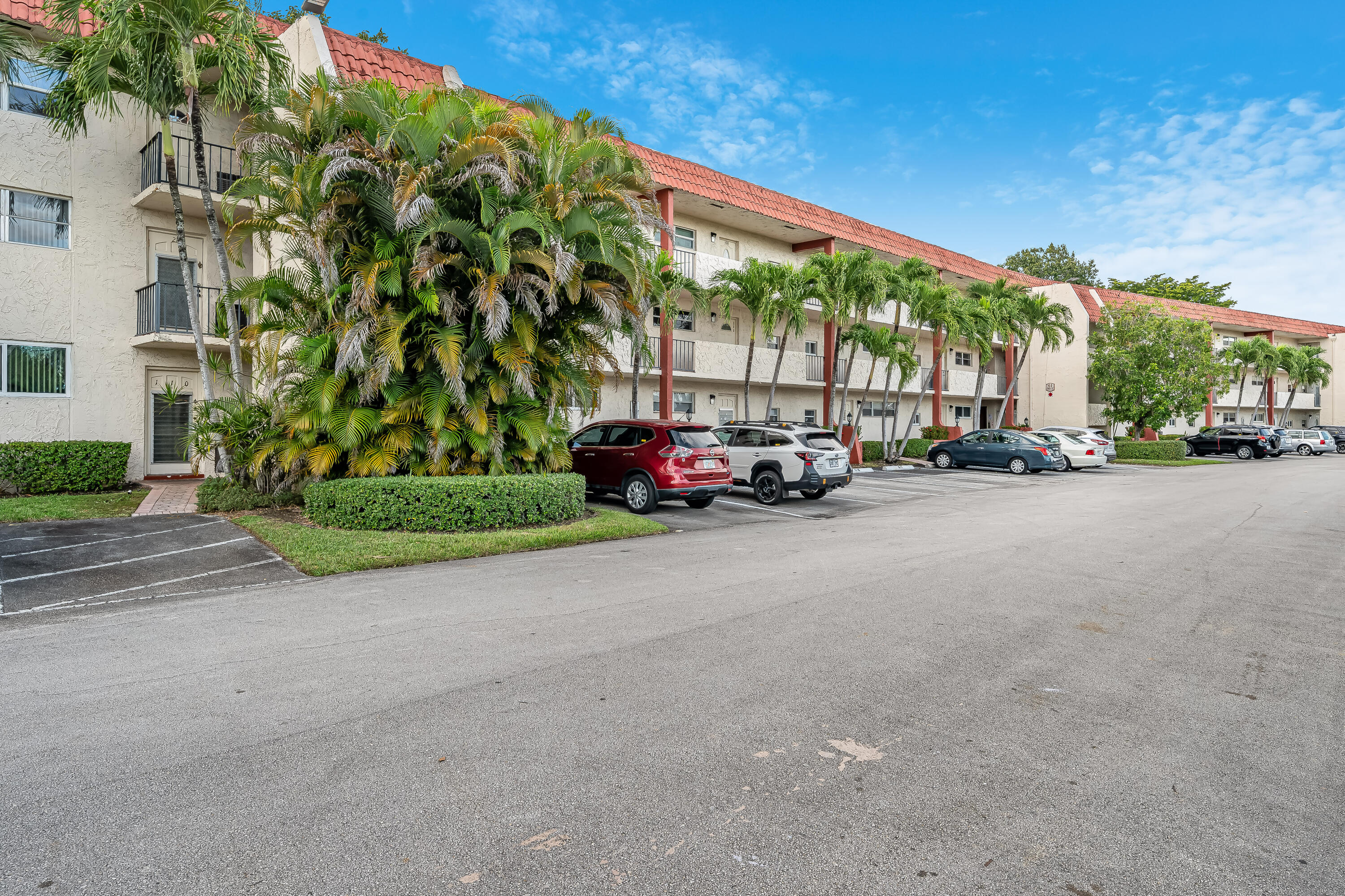 HOLLYBROOK GOLF & TENNIS CLUB - Residential