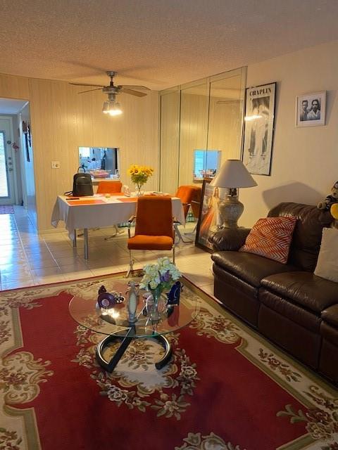 SUNRISE LAKES - Residential