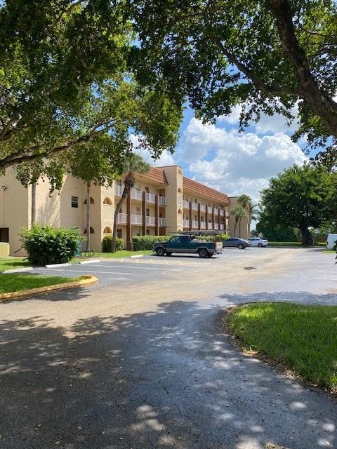 SUNRISE LAKES - Residential