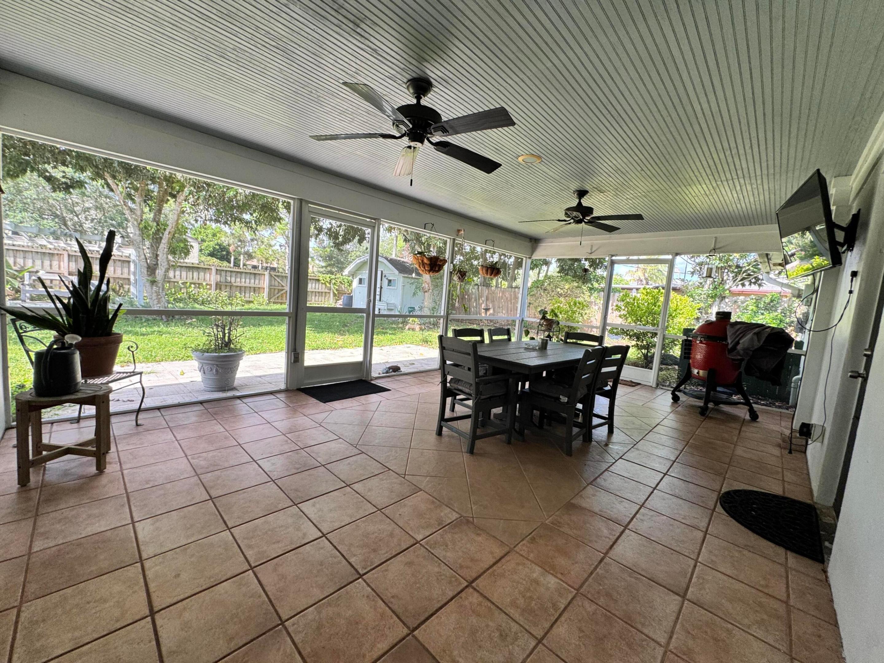 PALM BEACH NATL GOLF & COUNTRY - Residential
