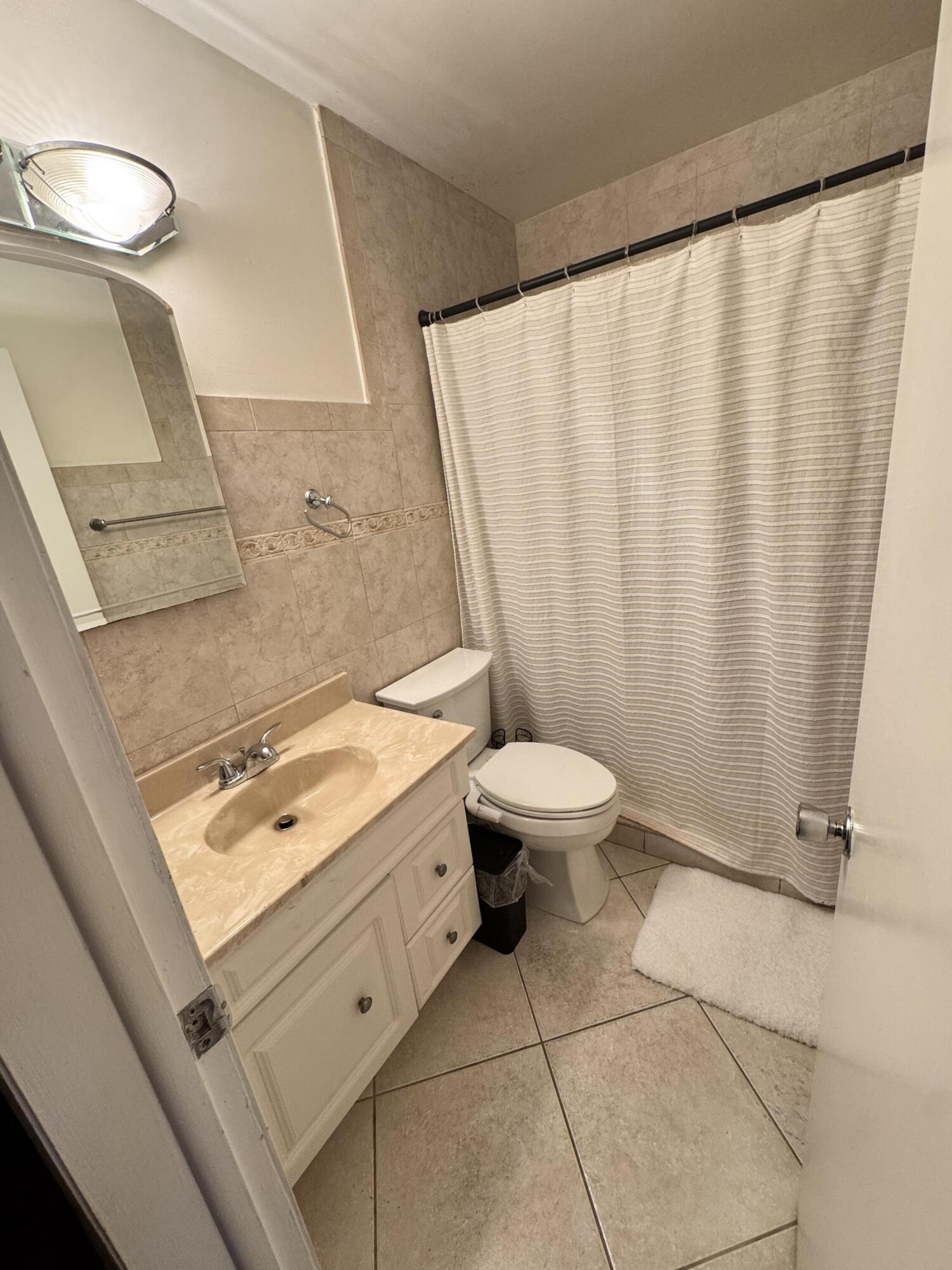 PALM BEACH NATL GOLF & COUNTRY - Residential