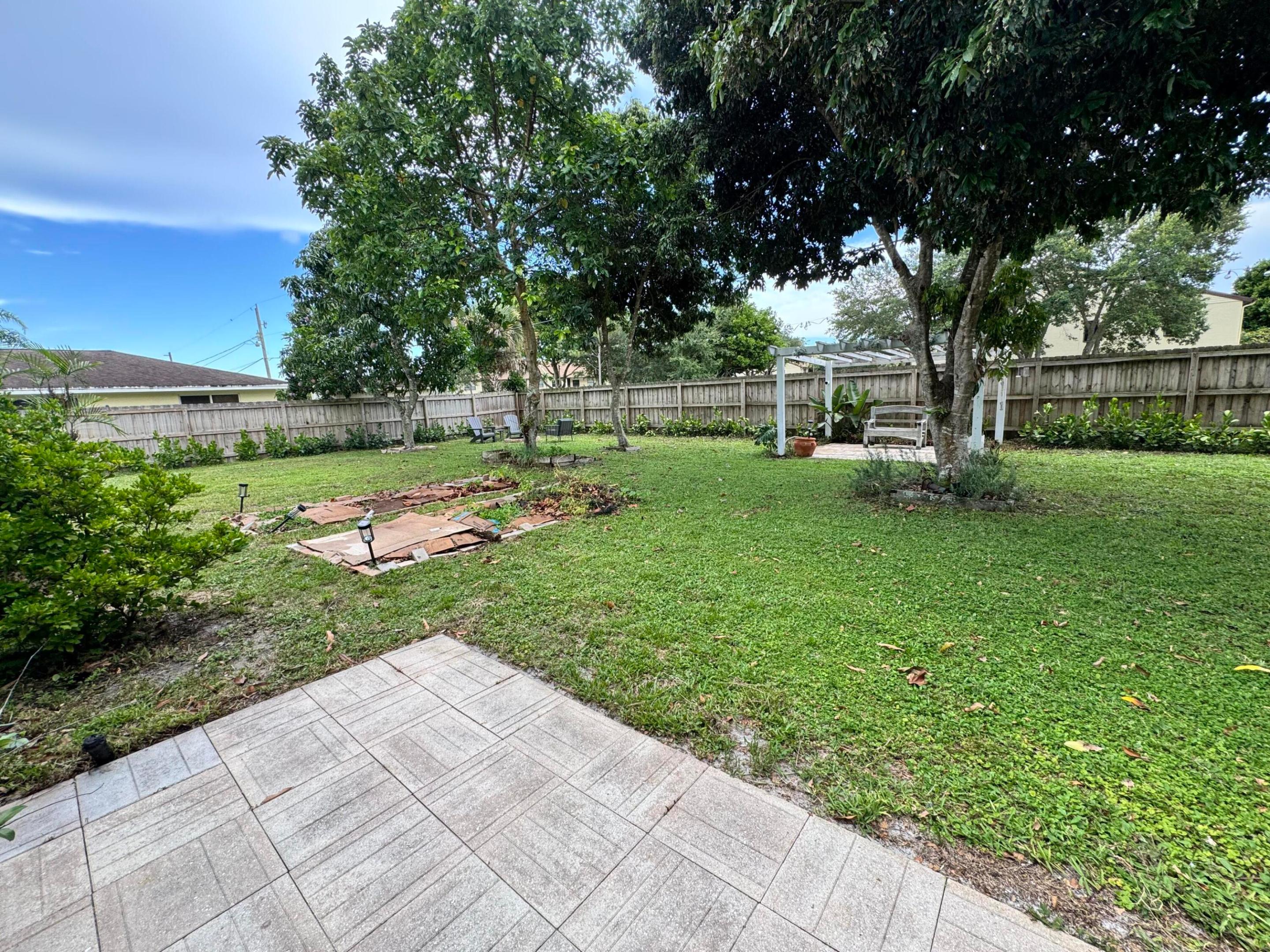 PALM BEACH NATL GOLF & COUNTRY - Residential