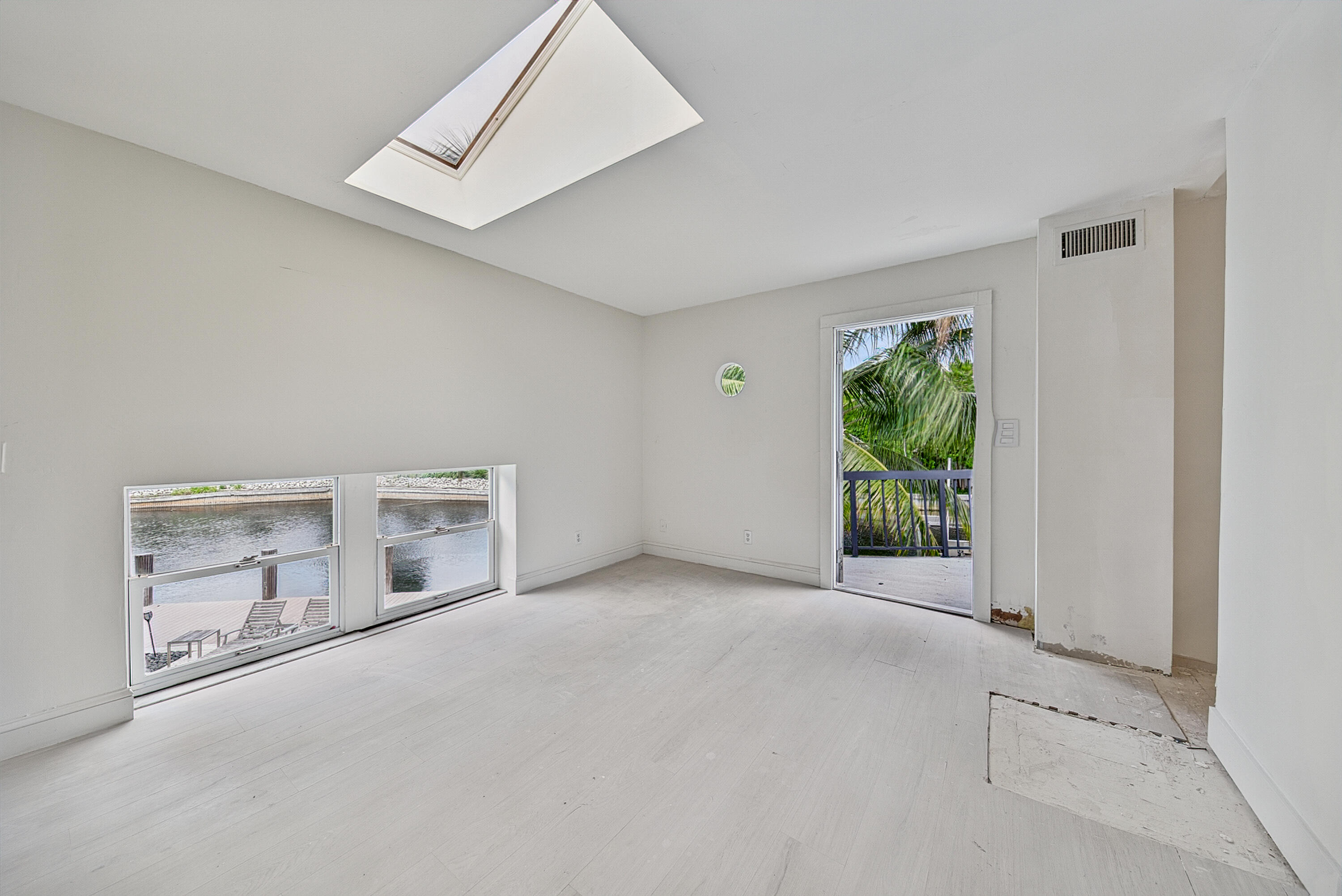 SOUTH CORAL POINT - Residential
