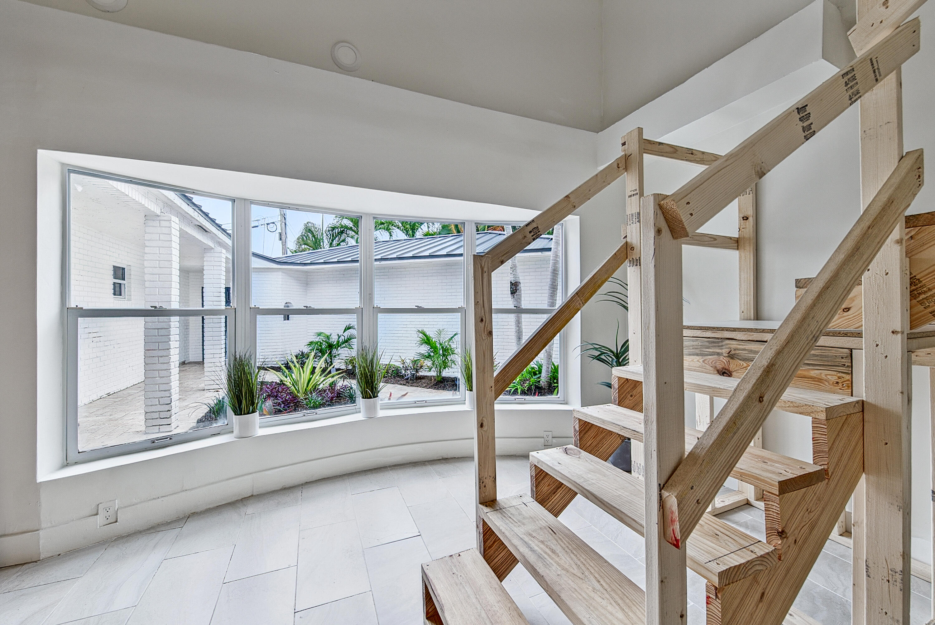 SOUTH CORAL POINT - Residential