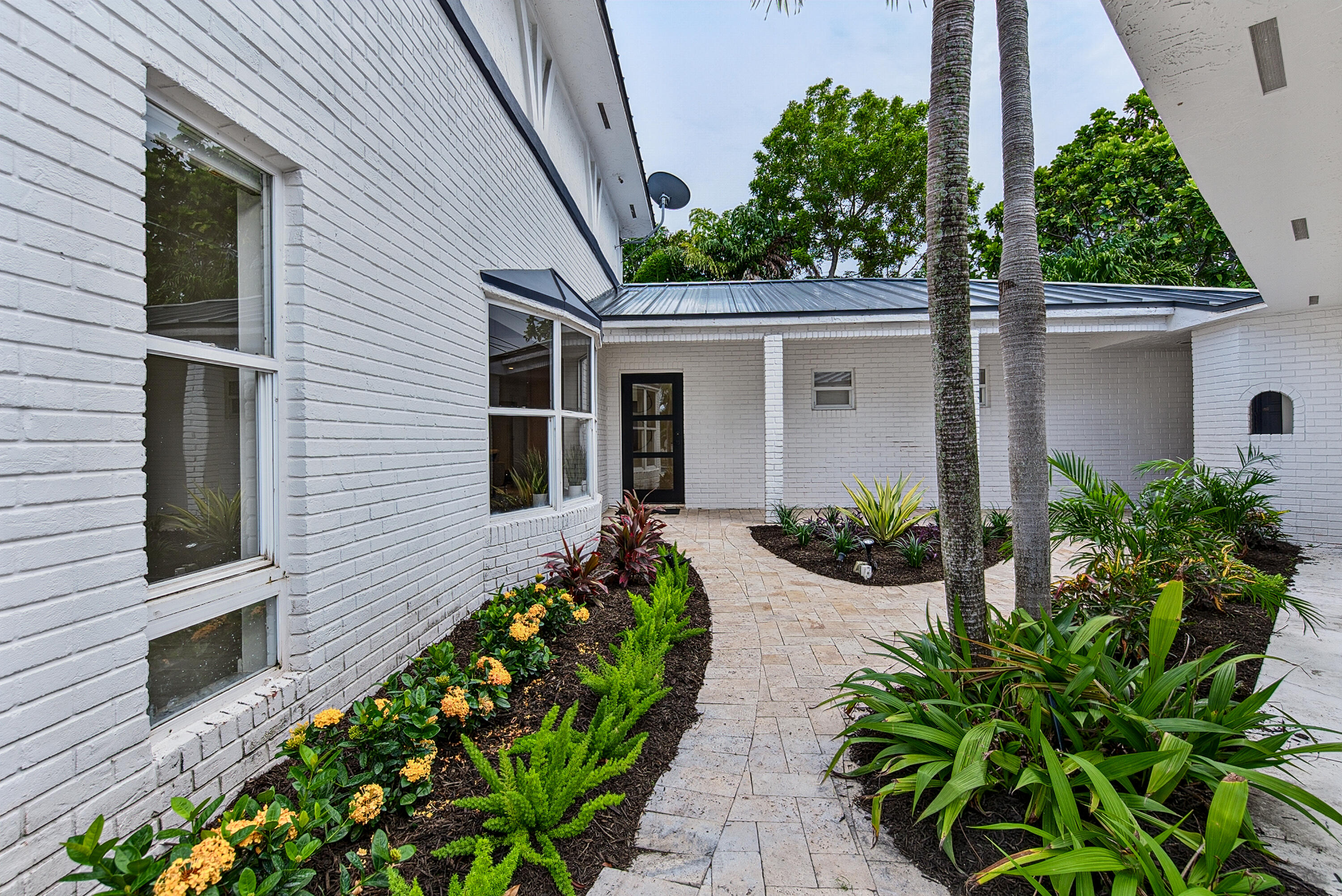 SOUTH CORAL POINT - Residential
