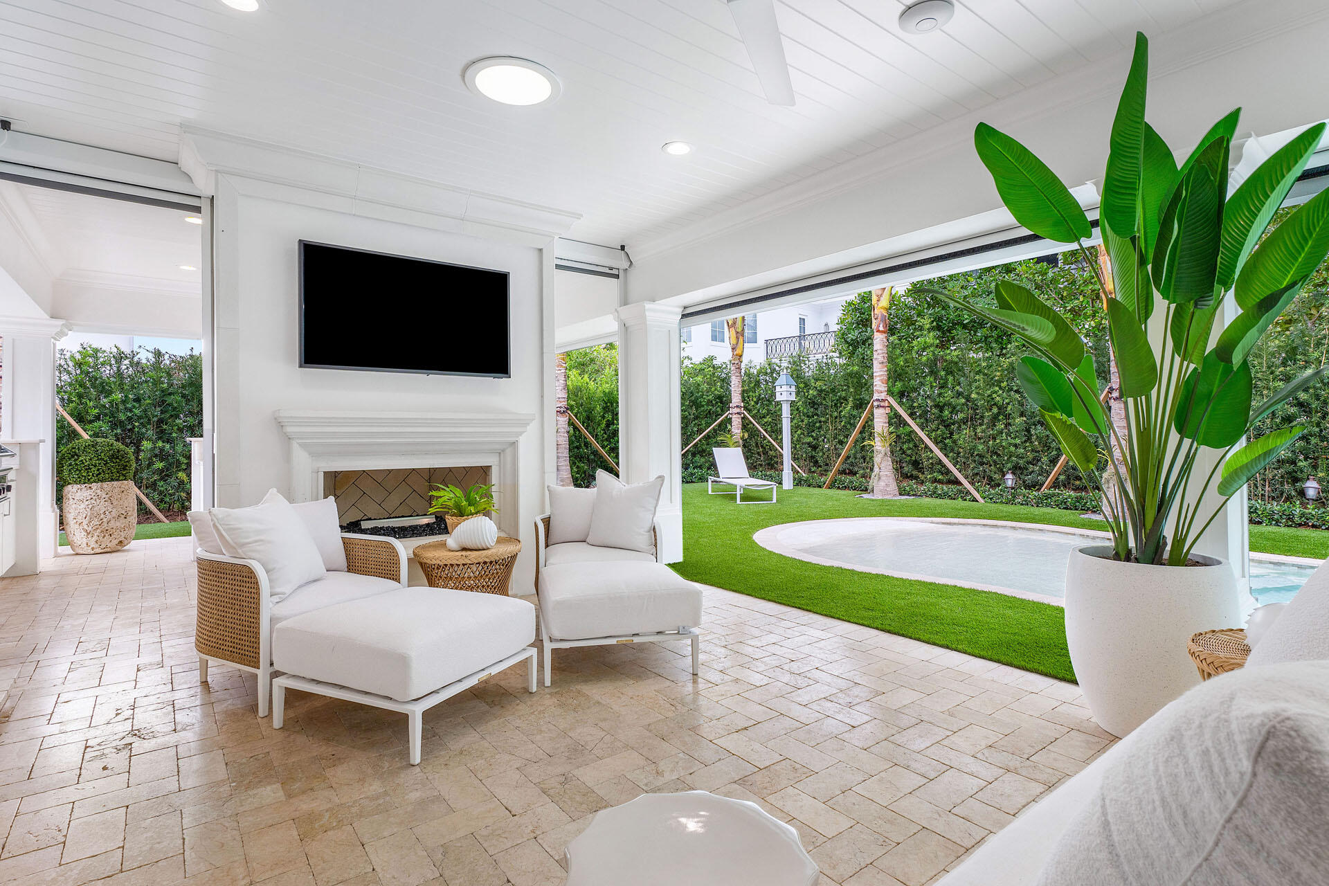 ROYAL PALM YACHT & COUNTRY CLUB - Residential