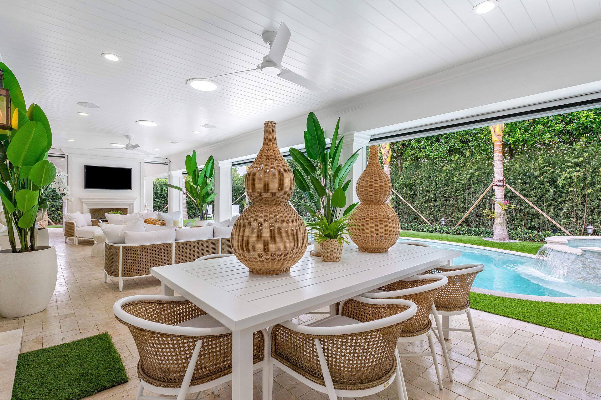 ROYAL PALM YACHT & COUNTRY CLUB - Residential