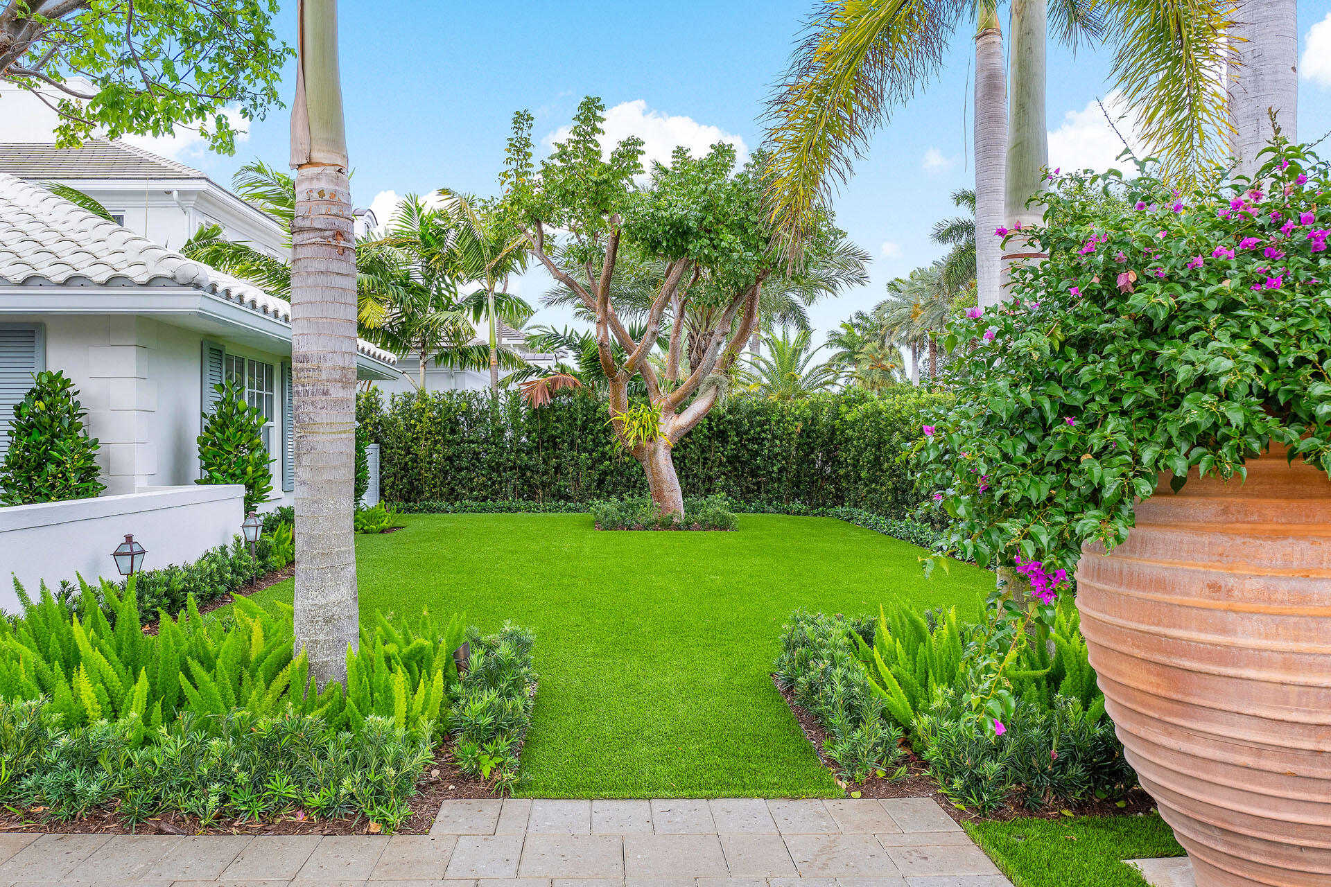 ROYAL PALM YACHT & COUNTRY CLUB - Residential