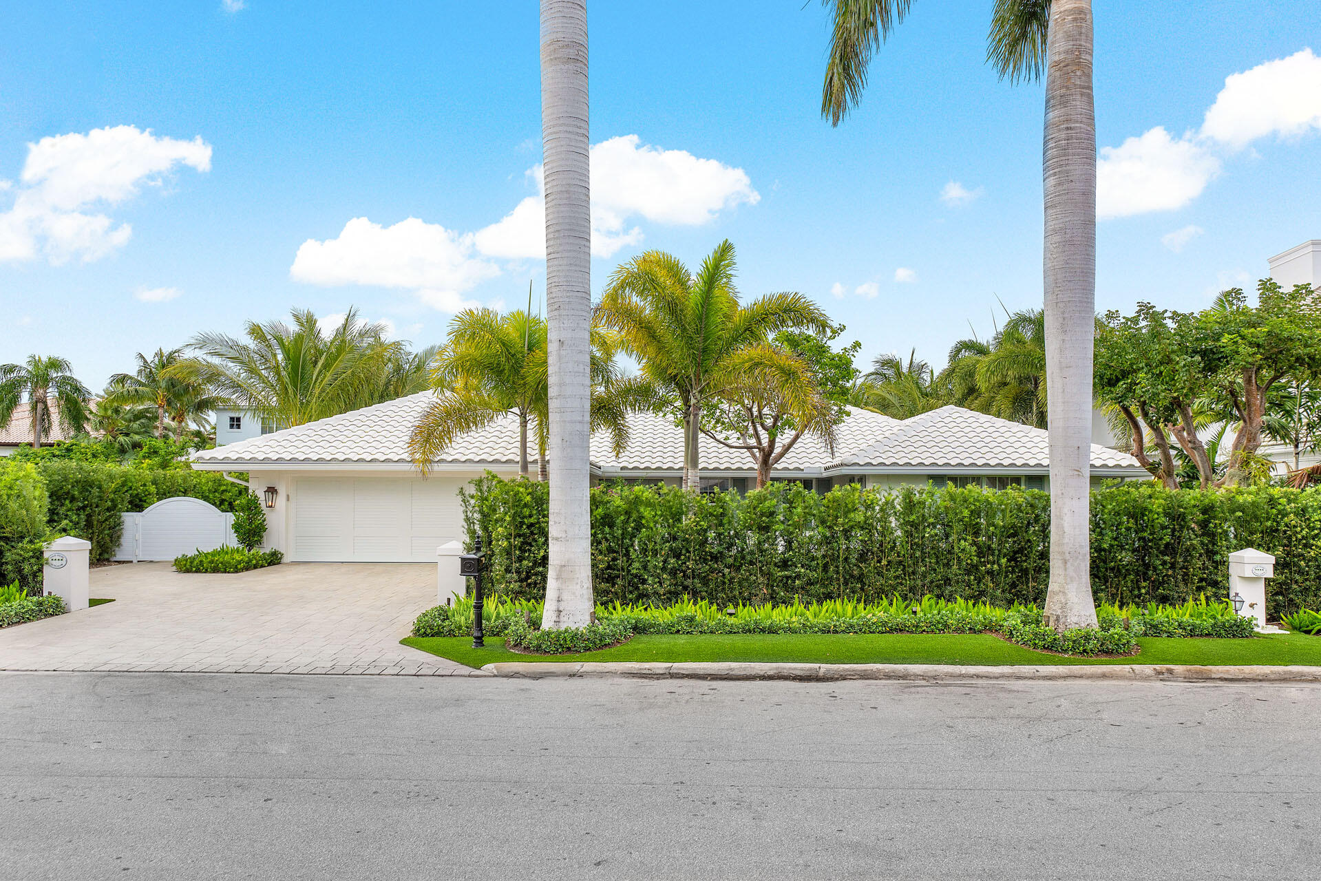 ROYAL PALM YACHT & COUNTRY CLUB - Residential