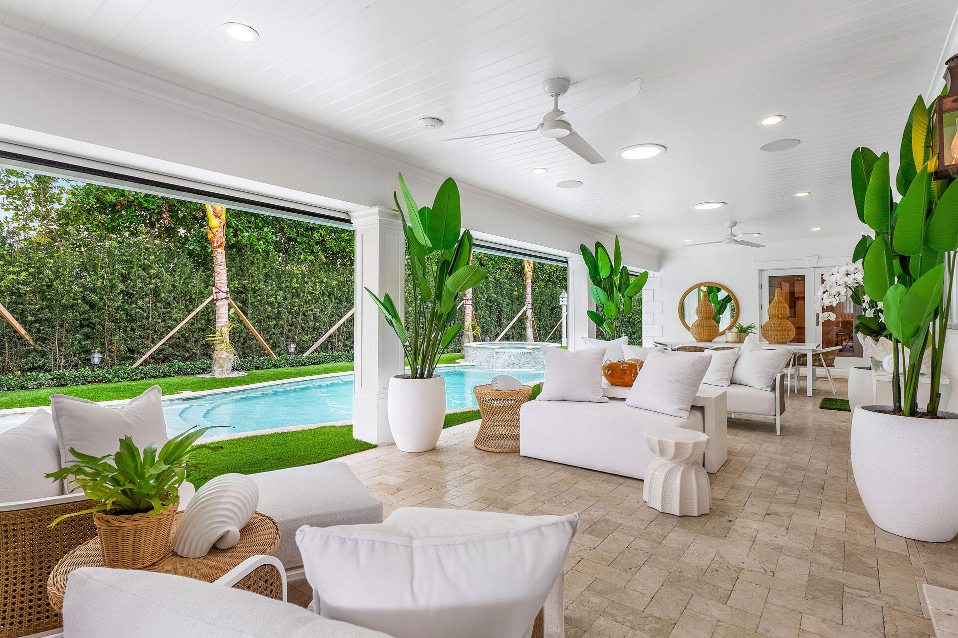ROYAL PALM YACHT & COUNTRY CLUB - Residential