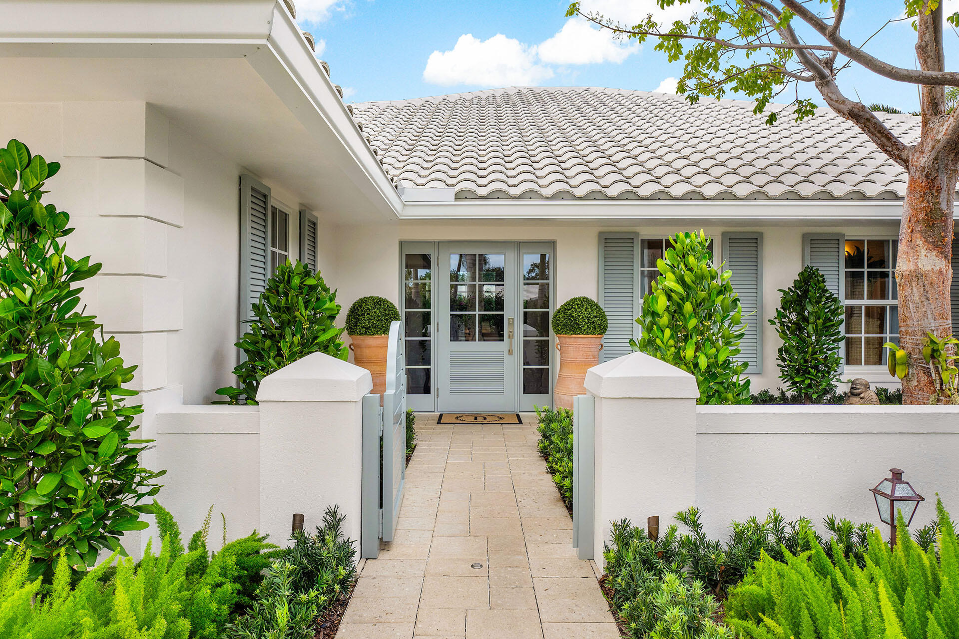 ROYAL PALM YACHT & COUNTRY CLUB - Residential