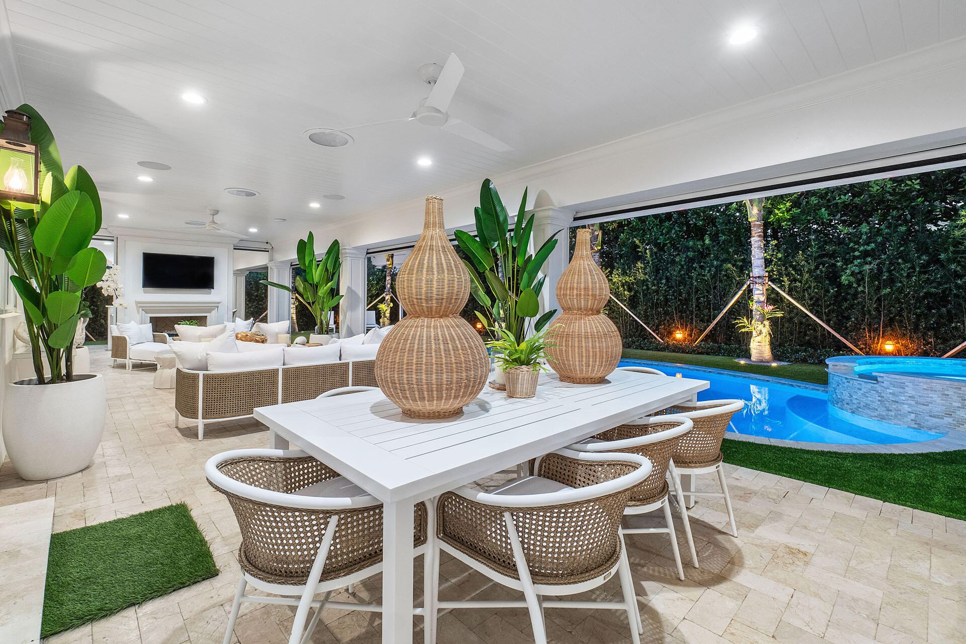 ROYAL PALM YACHT & COUNTRY CLUB - Residential