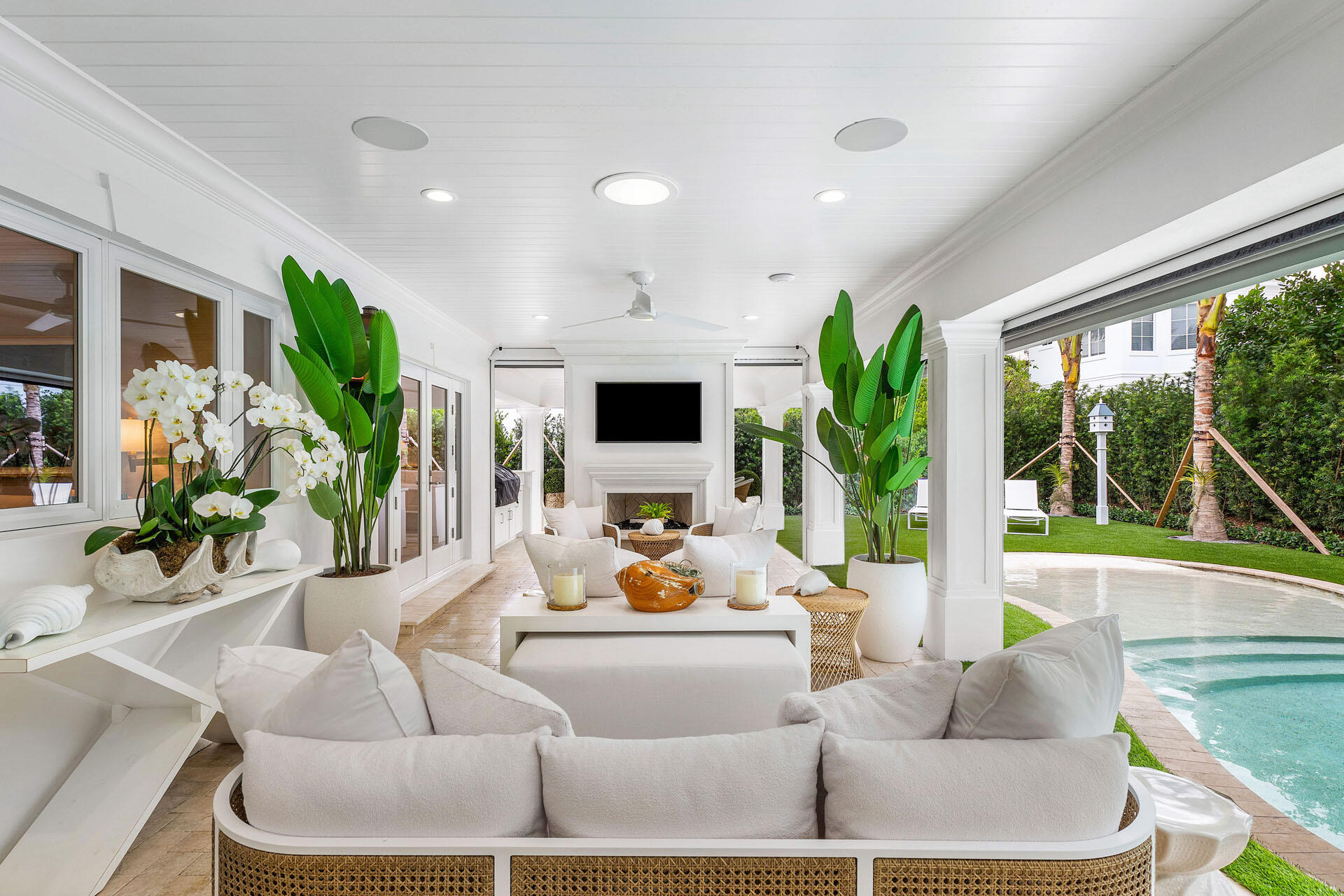 ROYAL PALM YACHT & COUNTRY CLUB - Residential