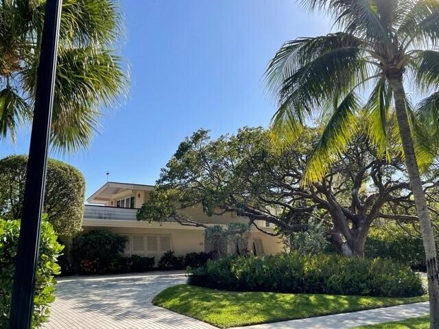 120 Dunbar Road Is one of the finest Streets 
in the town of Palm Beach. Location is very desirable.
ONE HOUSE IN FROM THE ATLANTIC OCEAN

The Lot is approximately  19,700 Square Feet.
One House from the Ocean.
R-B Zoning
Great Opportunity to build on Dunbar Road.