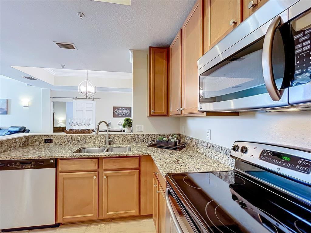 PALOMA LAKES - Residential