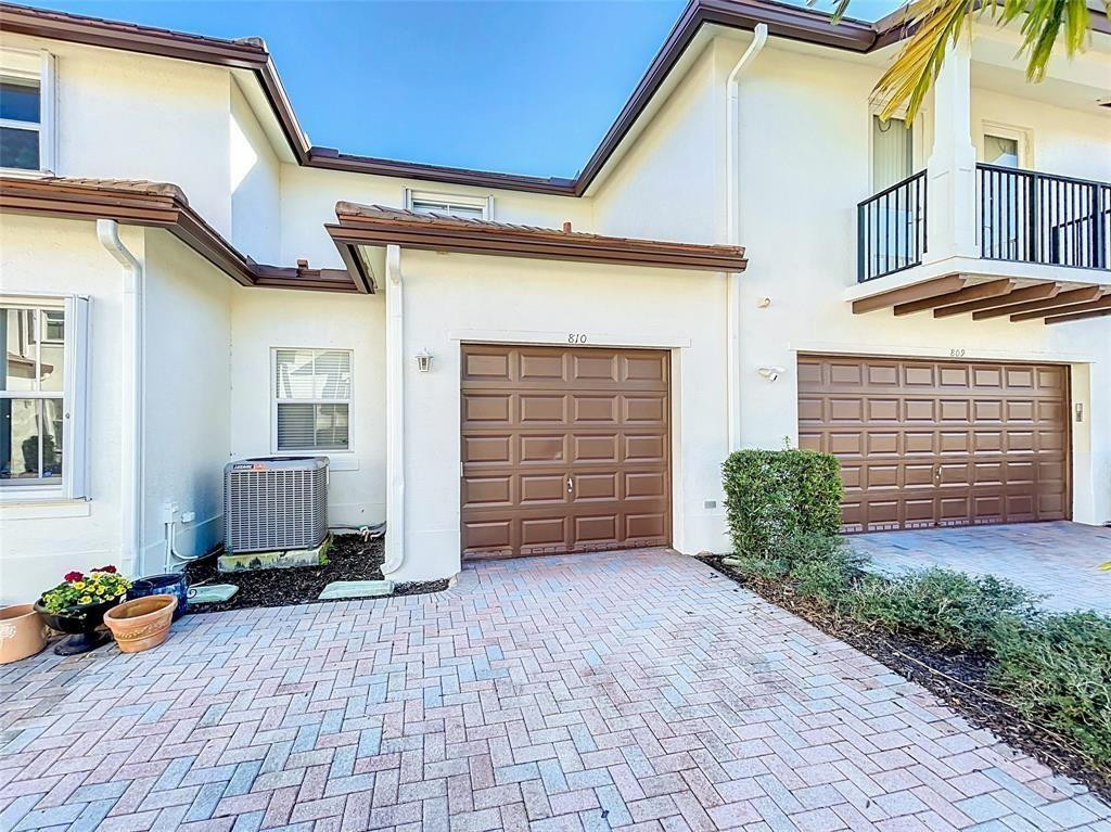 PALOMA LAKES - Residential