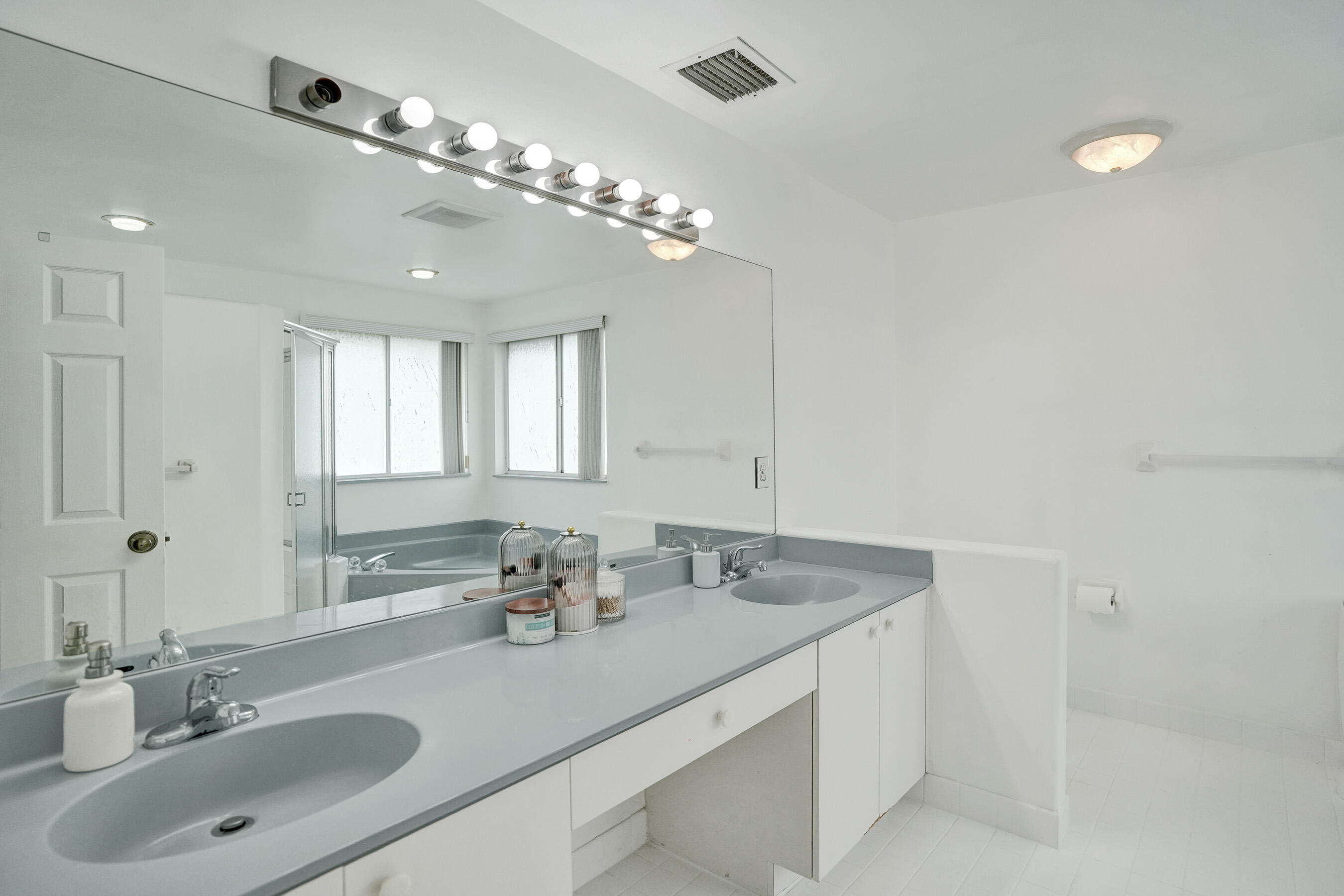EMBASSY LAKES PHASE II - Residential