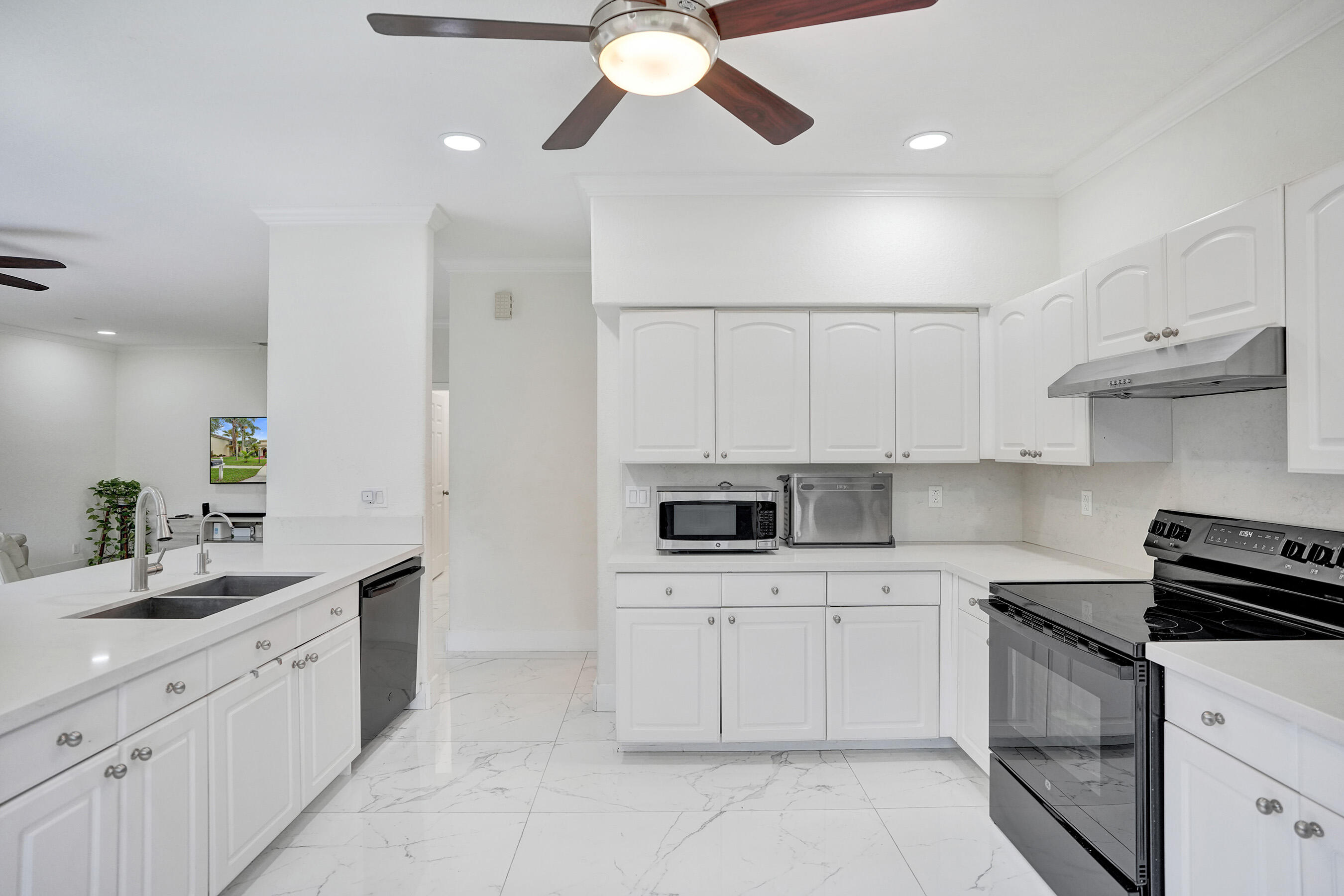 EMBASSY LAKES PHASE II - Residential