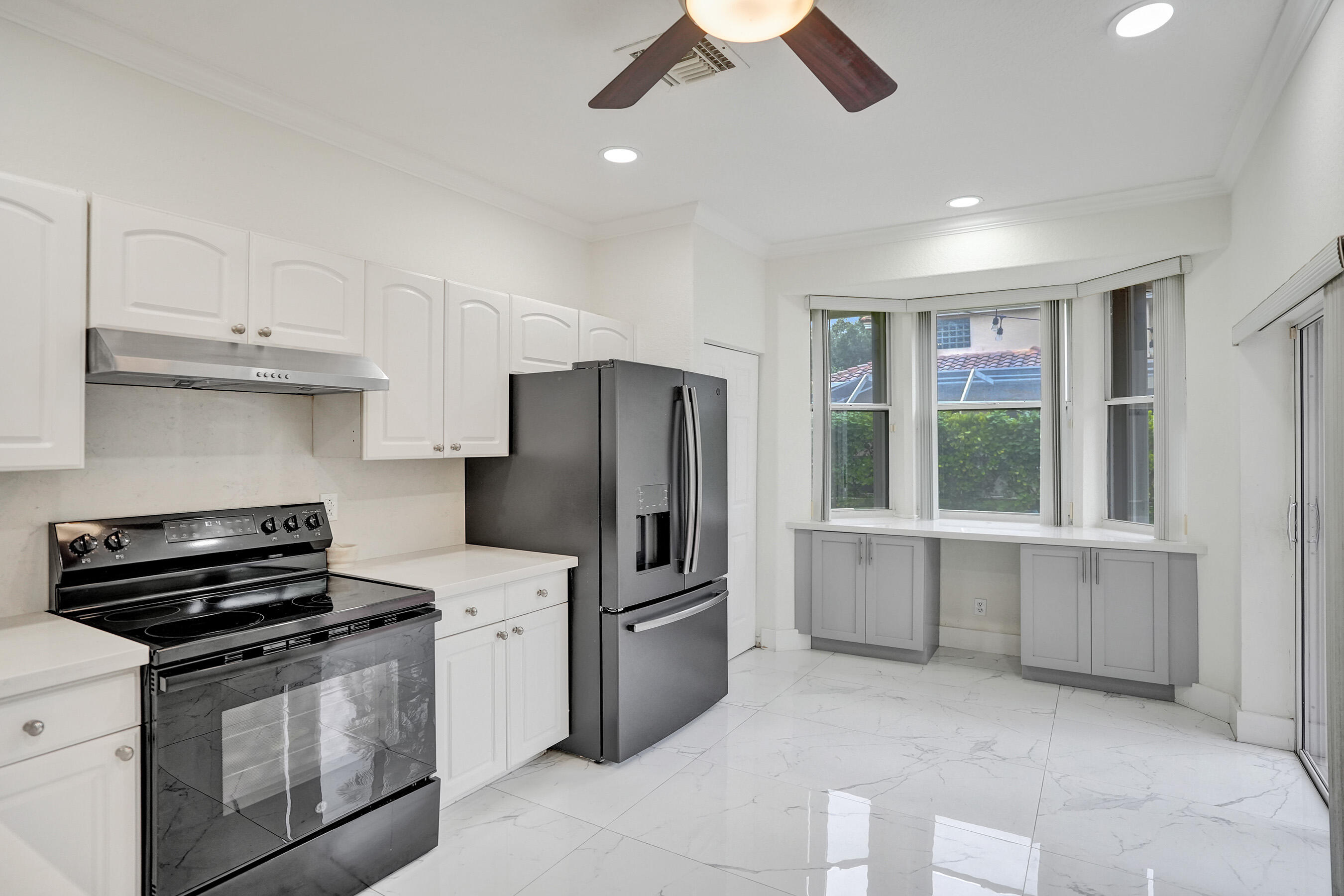 EMBASSY LAKES PHASE II - Residential