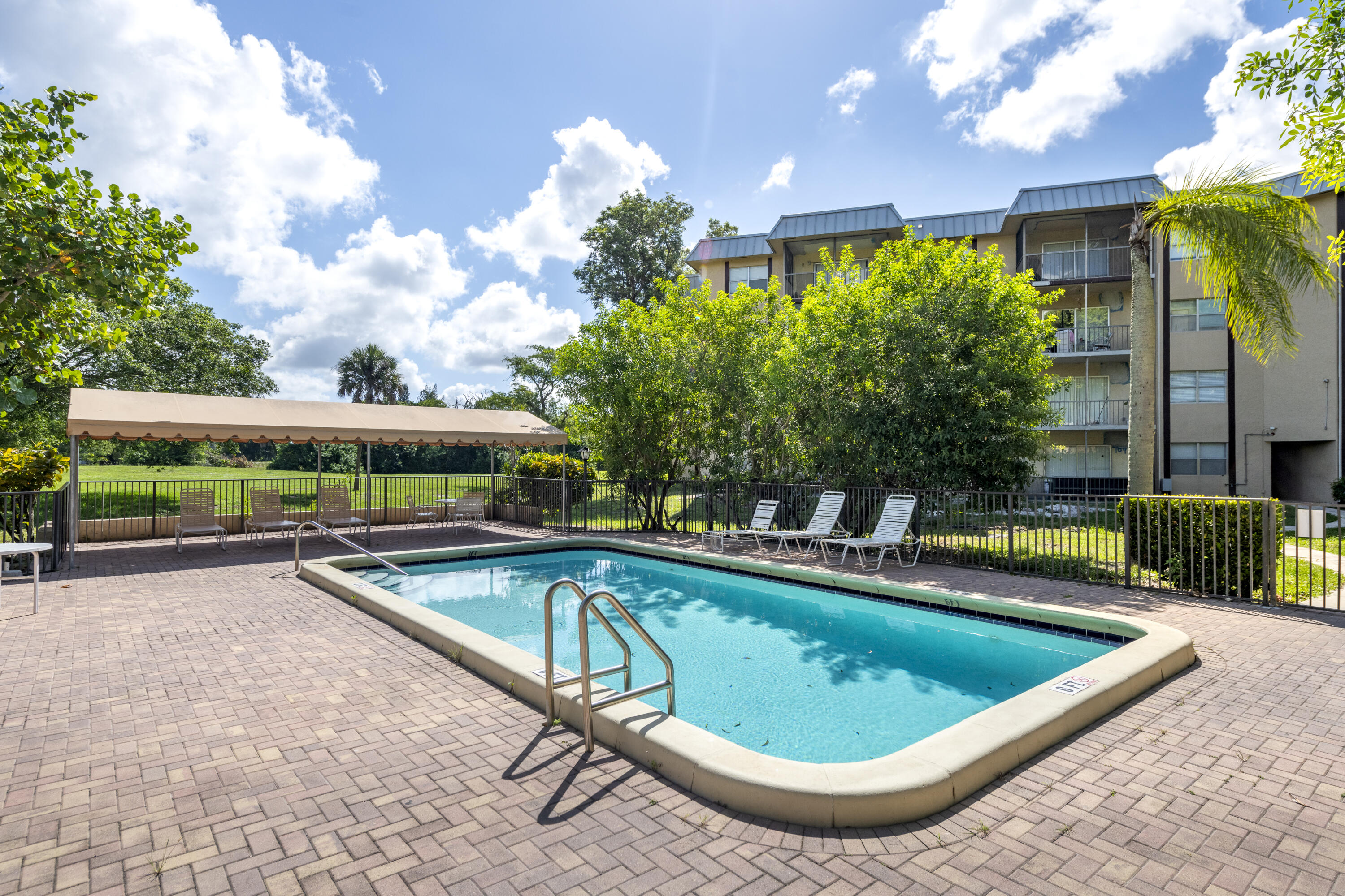INVERRARY COUNTRY CLUB - Residential