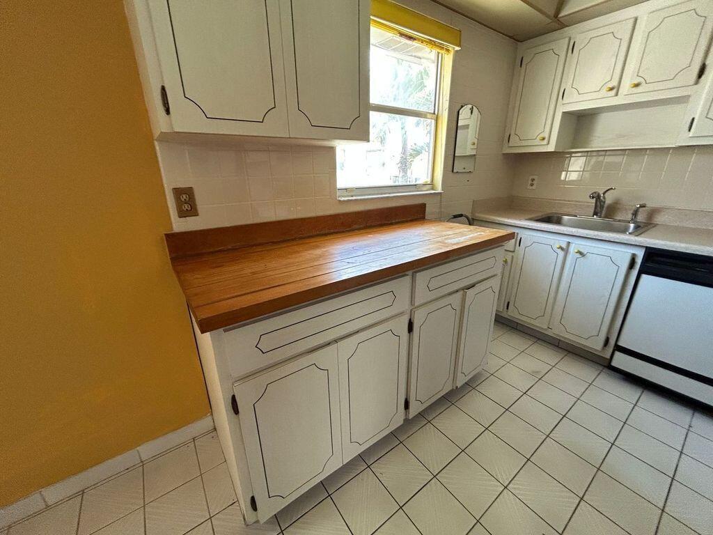 KINGS POINT SAXONY CONDOS - Residential