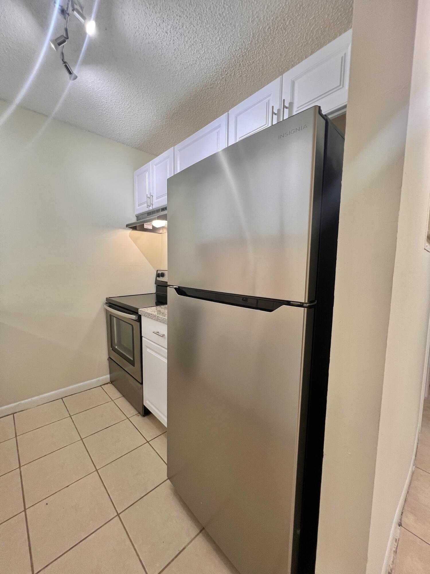 LAURELS AT SHERWOOD CONDO - Residential Lease