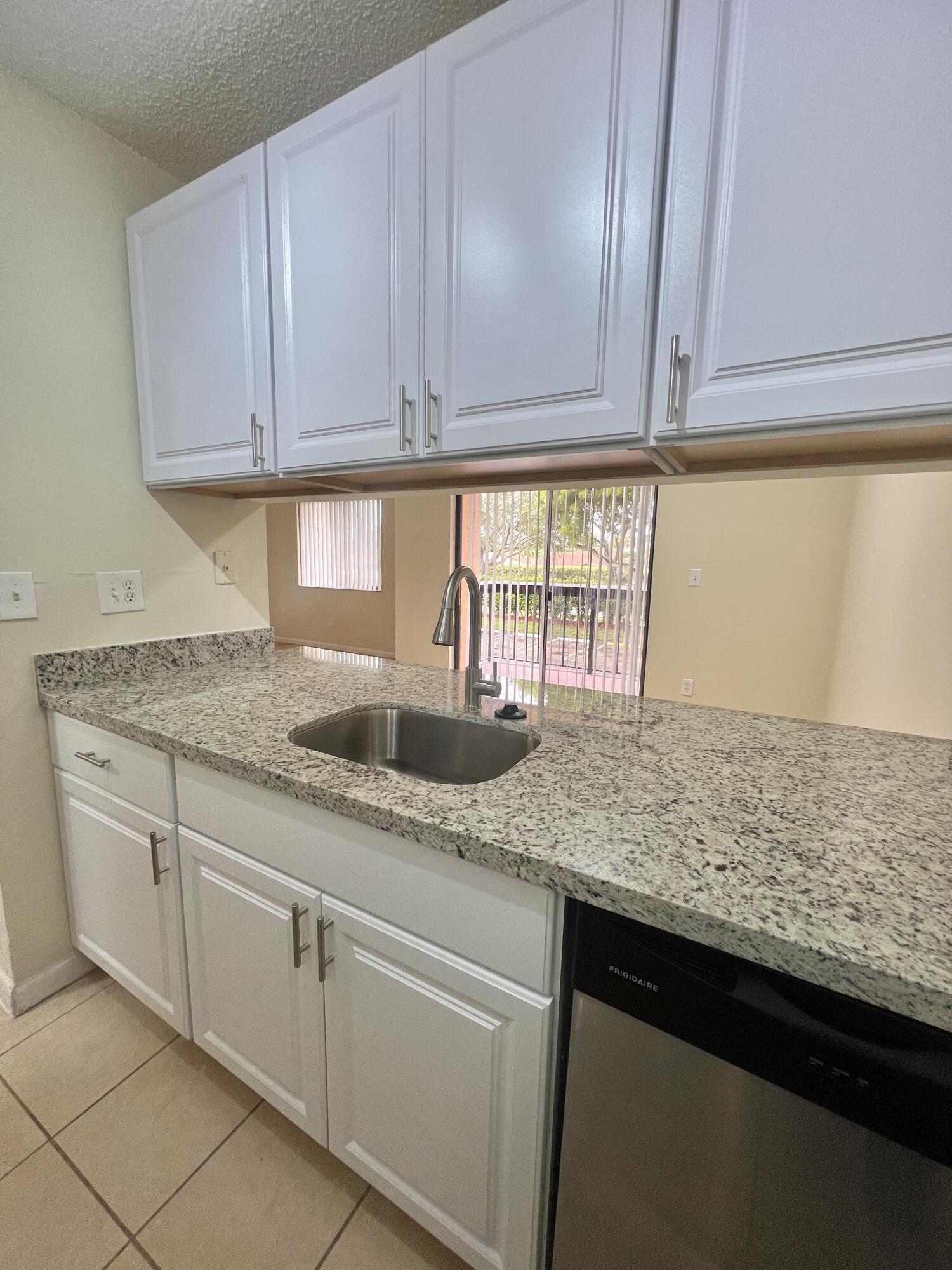 LAURELS AT SHERWOOD CONDO - Residential Lease