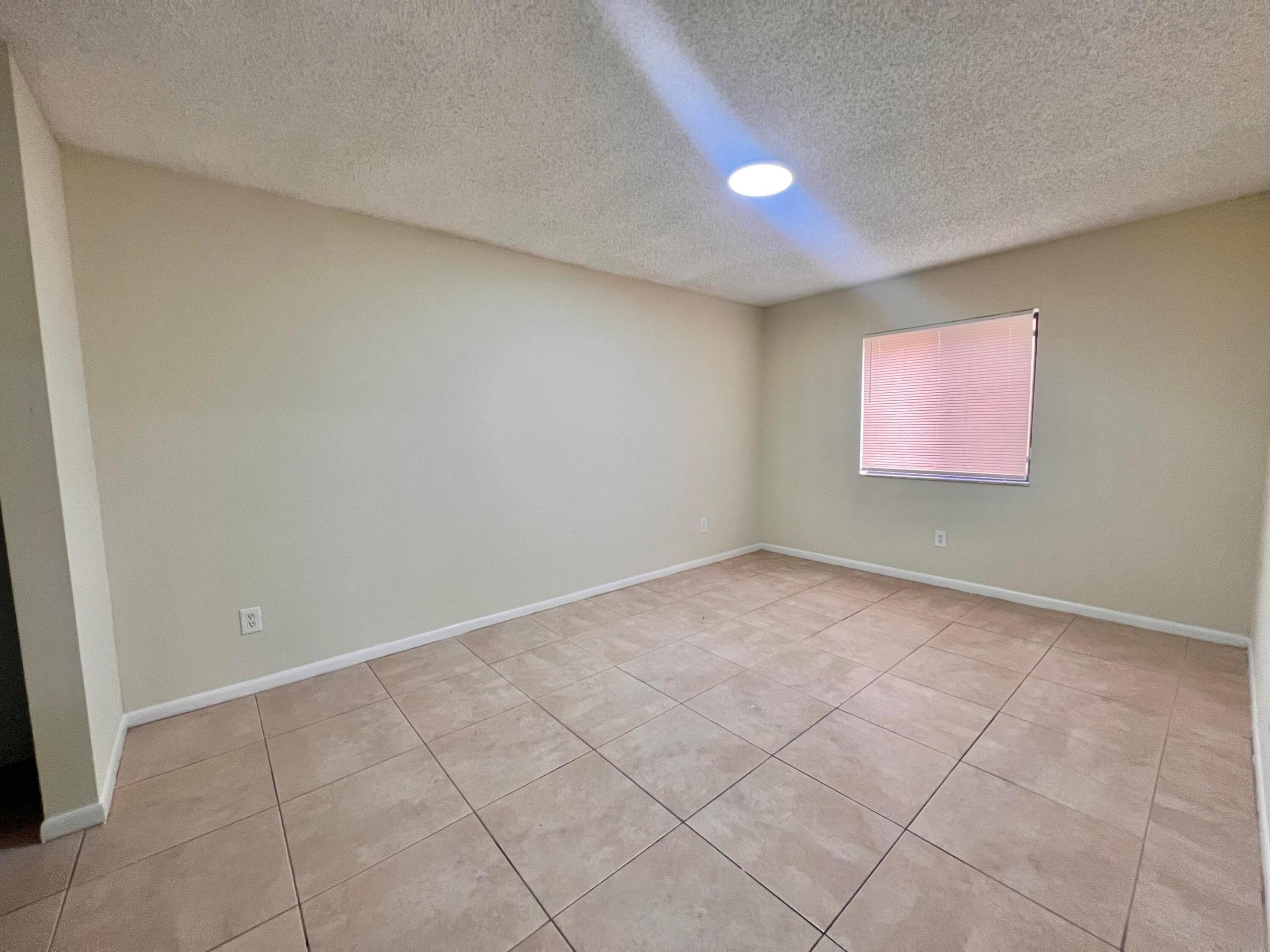 LAURELS AT SHERWOOD CONDO - Residential Lease