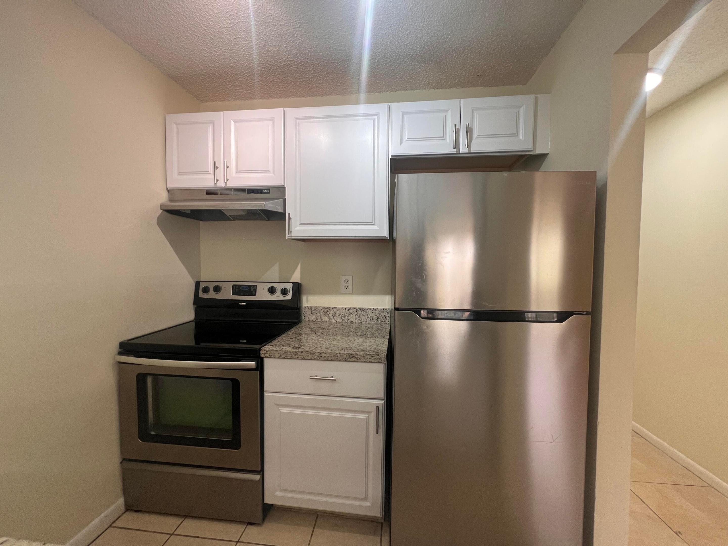 LAURELS AT SHERWOOD CONDO - Residential Lease