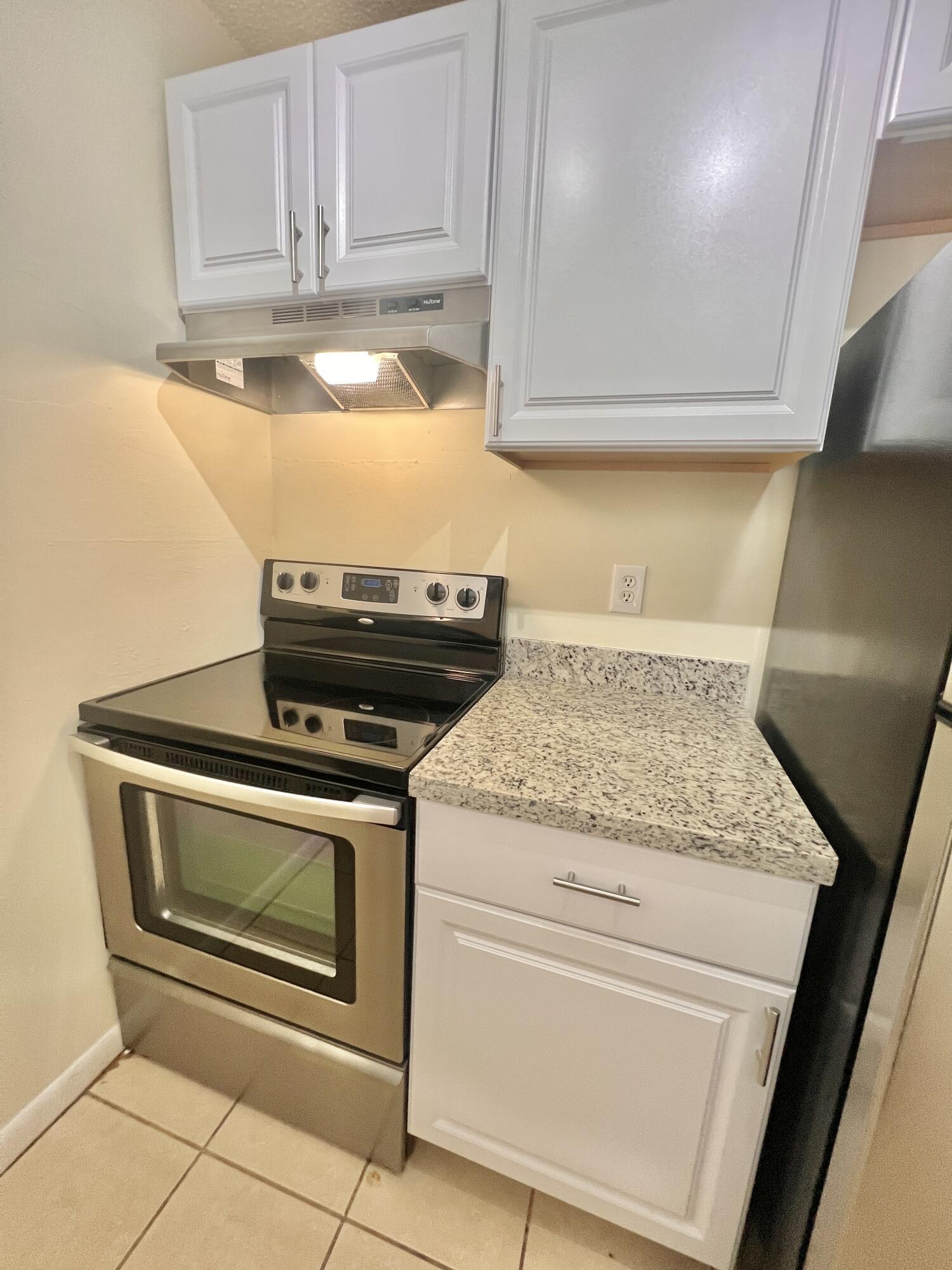 LAURELS AT SHERWOOD CONDO - Residential Lease