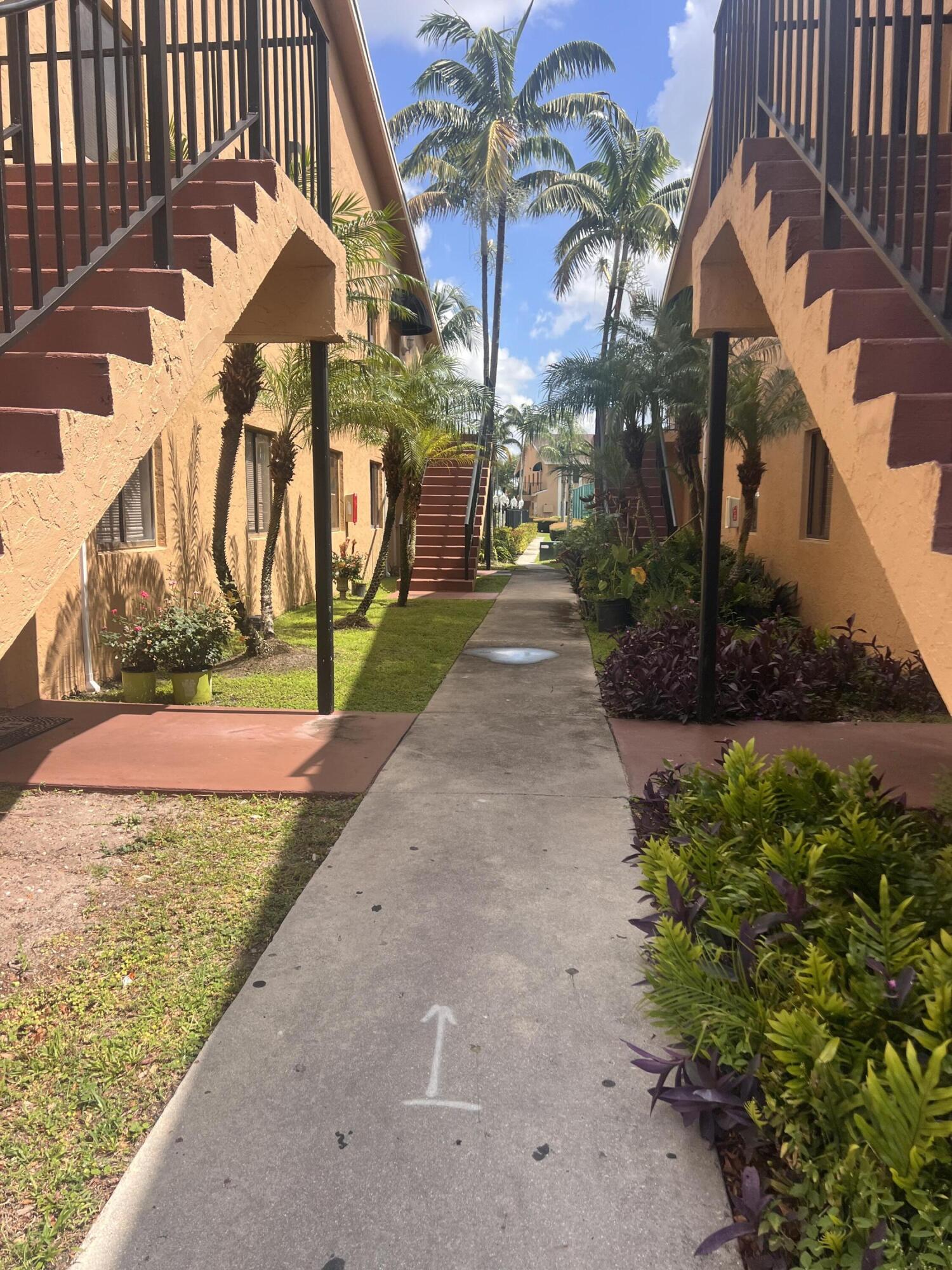 LAURELS AT SHERWOOD CONDO - Residential Lease