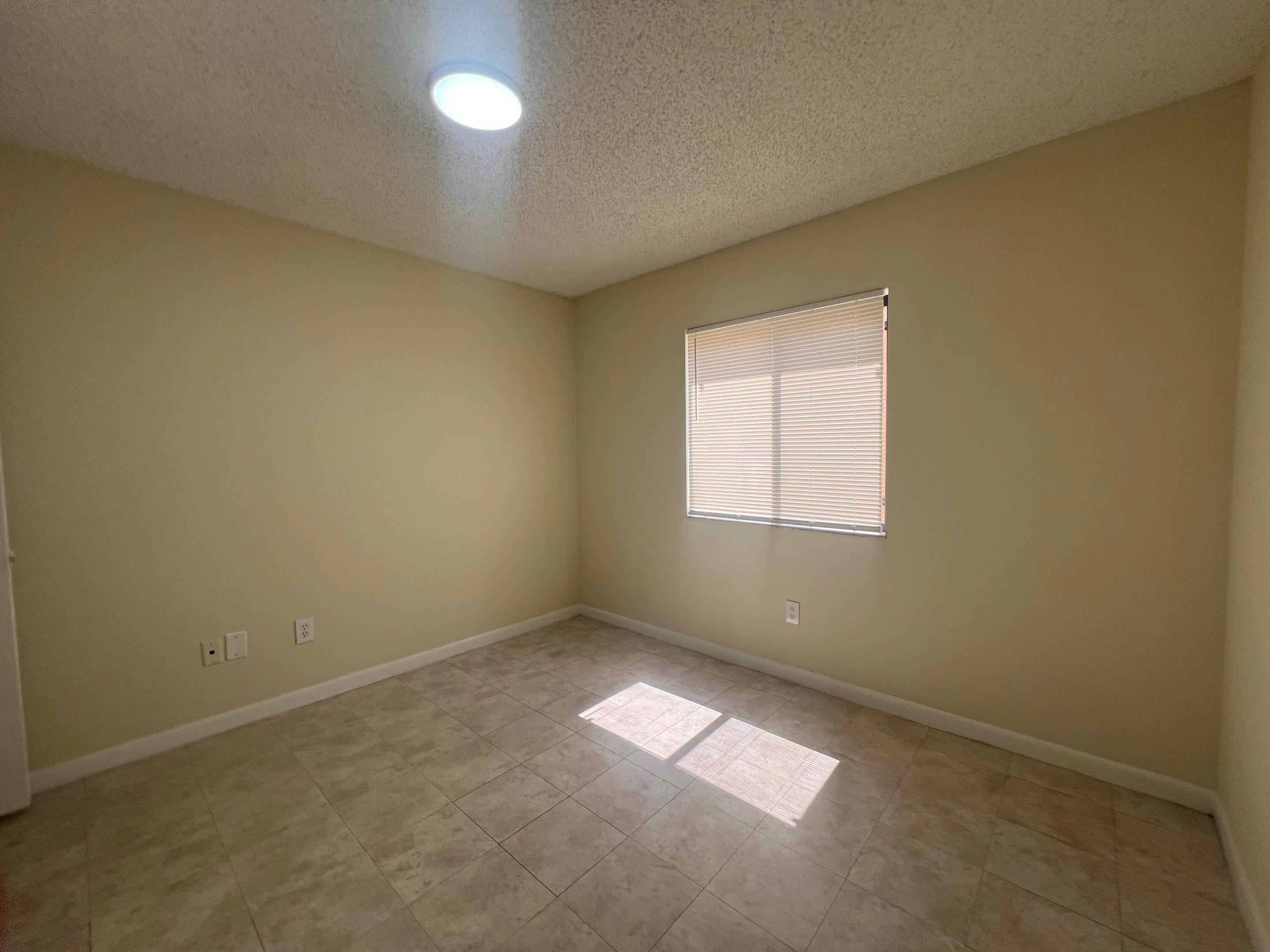 LAURELS AT SHERWOOD CONDO - Residential Lease