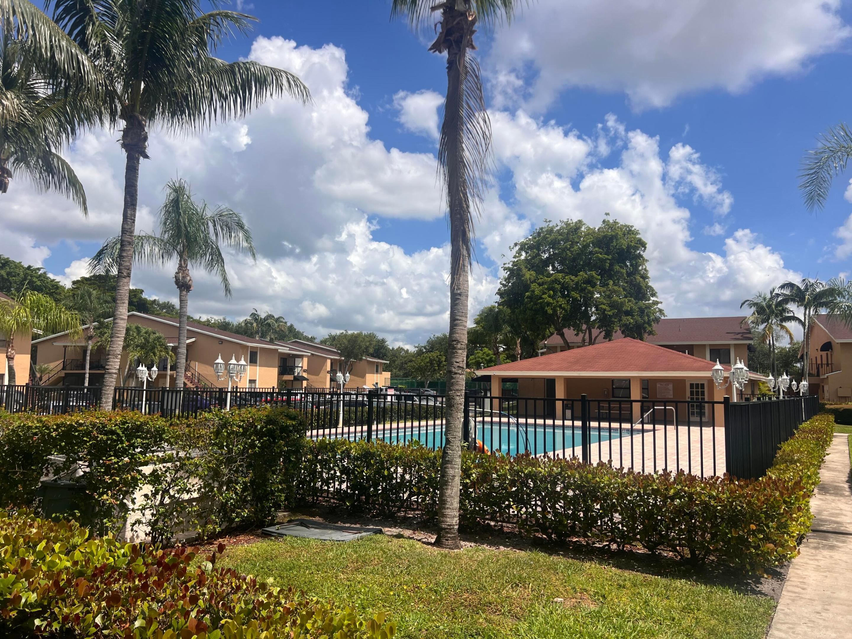 LAURELS AT SHERWOOD CONDO - Residential Lease