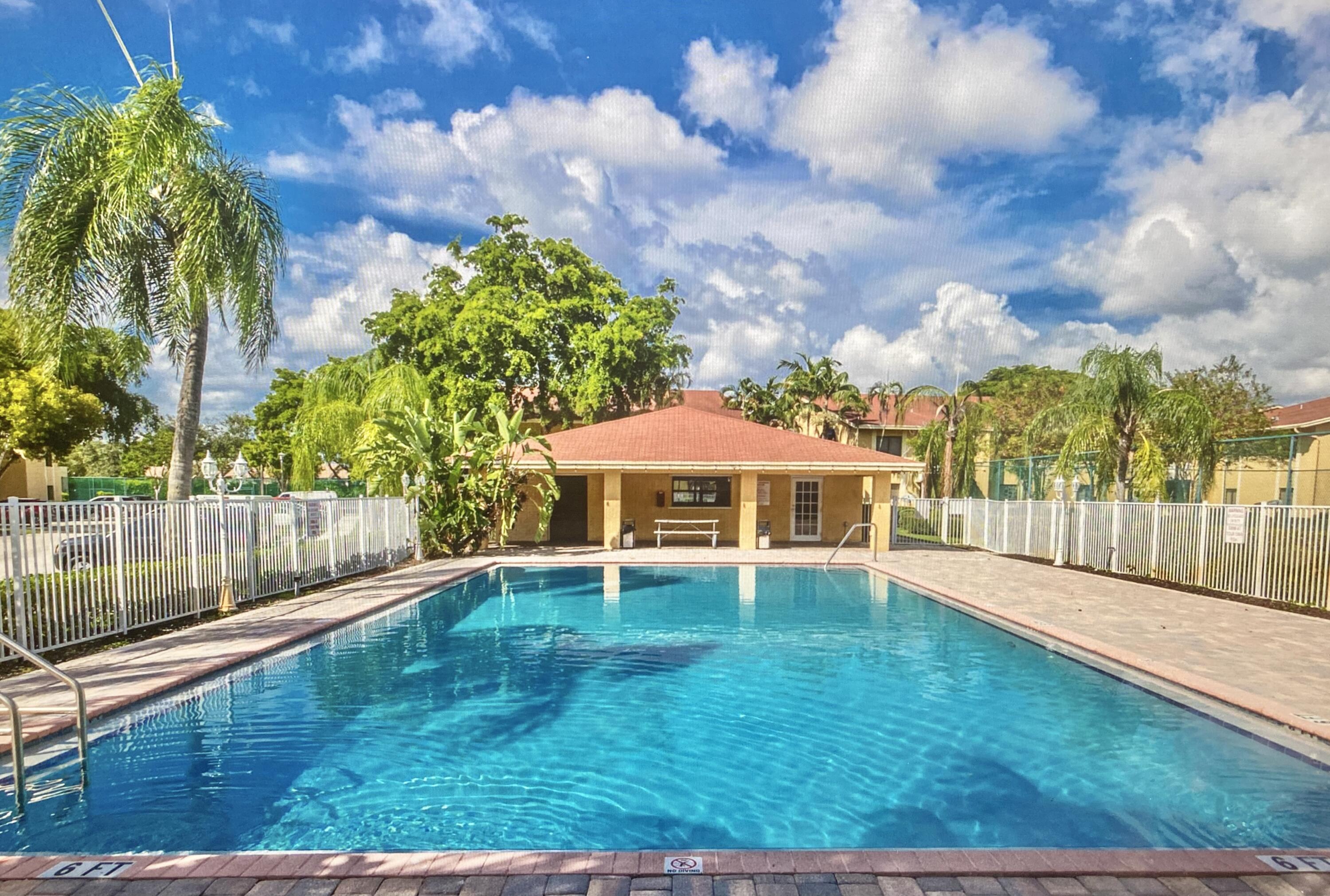 LAURELS AT SHERWOOD CONDO - Residential Lease