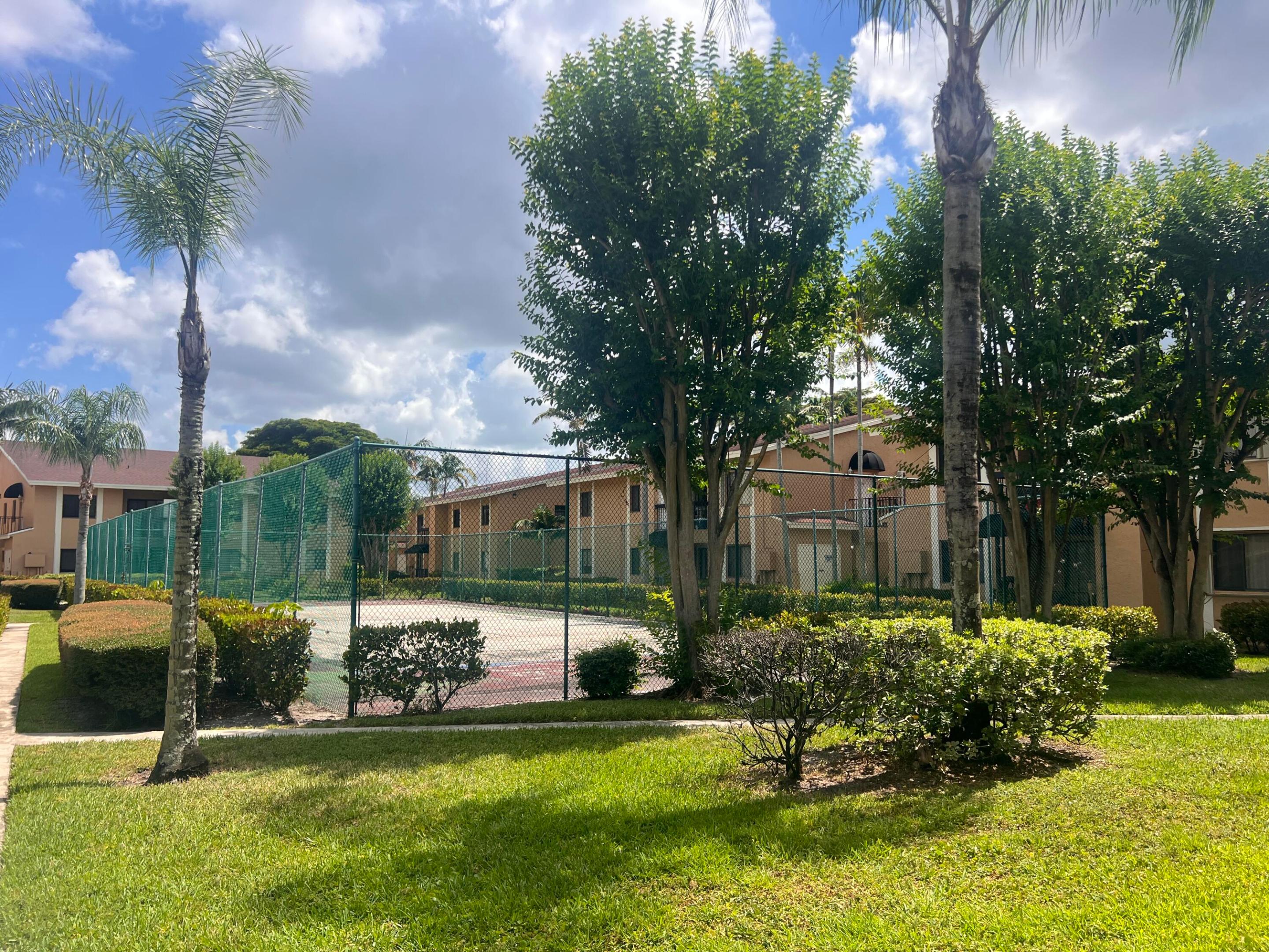 LAURELS AT SHERWOOD CONDO - Residential Lease