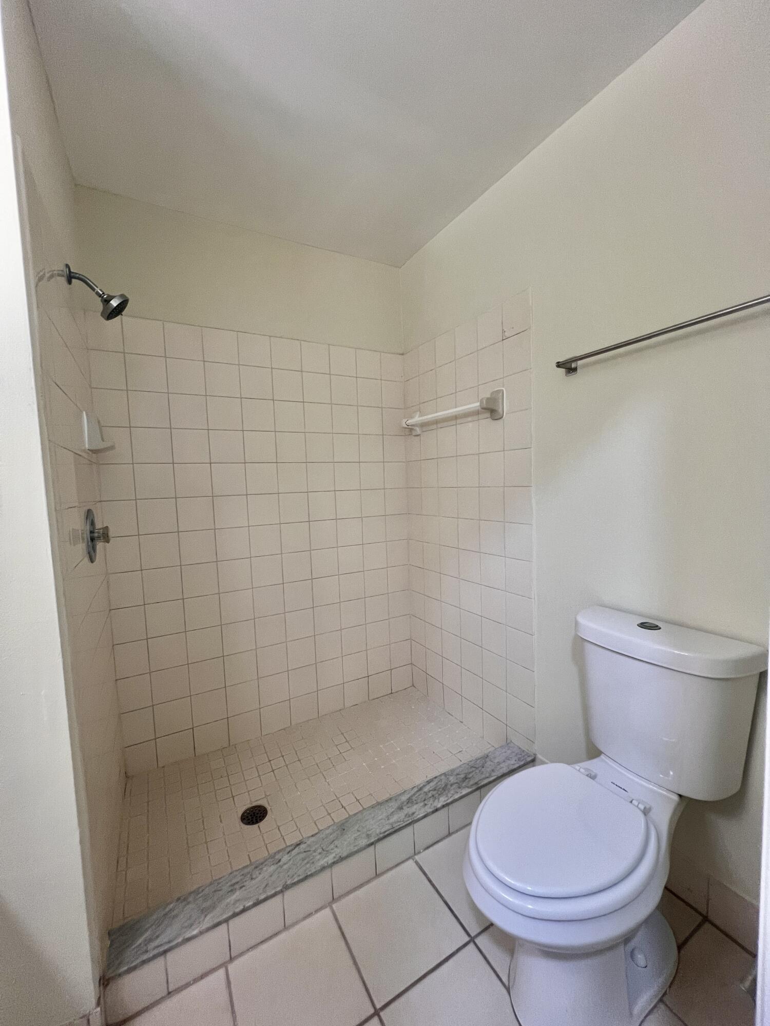 LAURELS AT SHERWOOD CONDO - Residential Lease